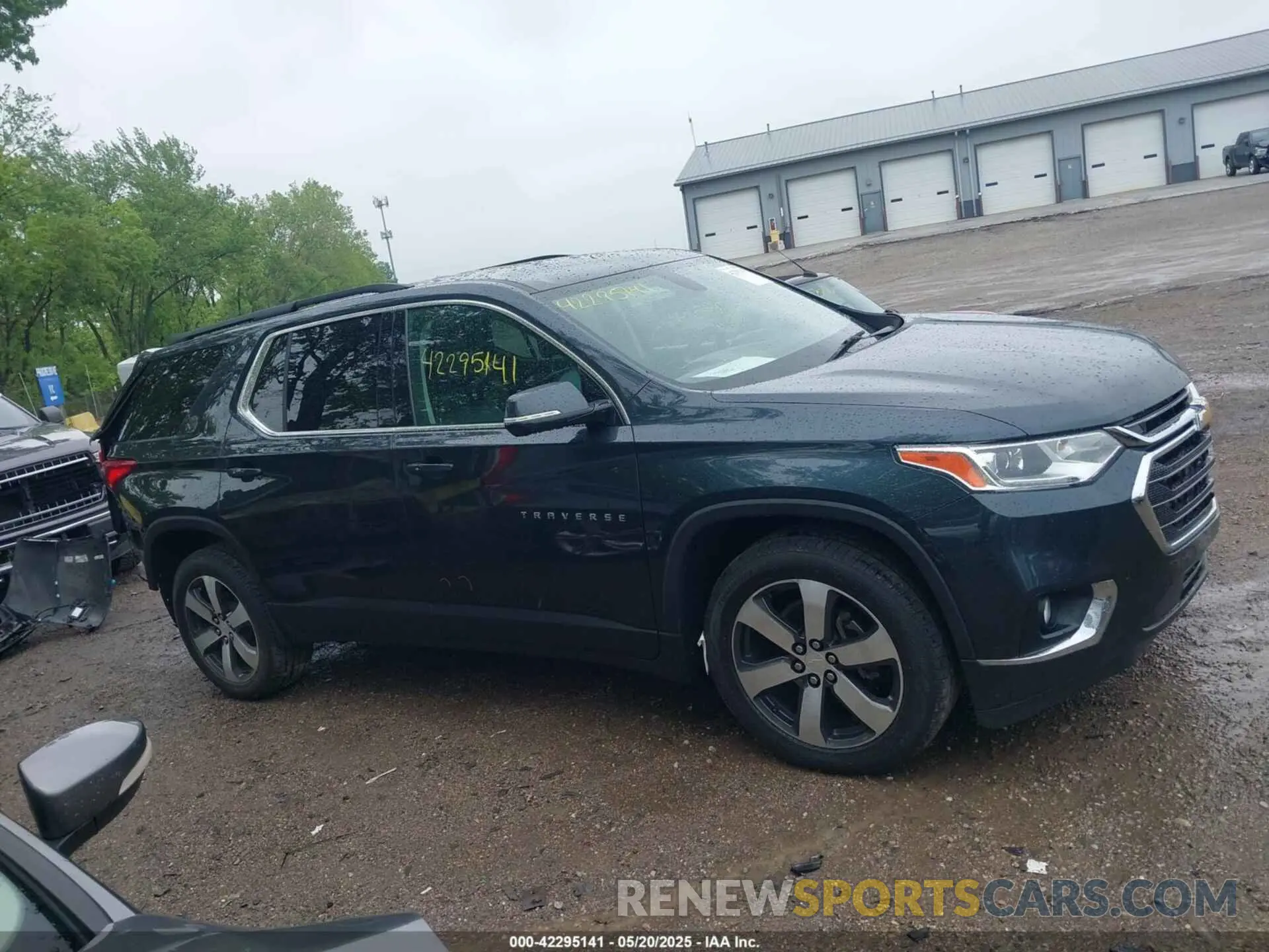 14 Photograph of a damaged car 1GNEVHKW6LJ215301 CHEVROLET TRAVERSE 2020