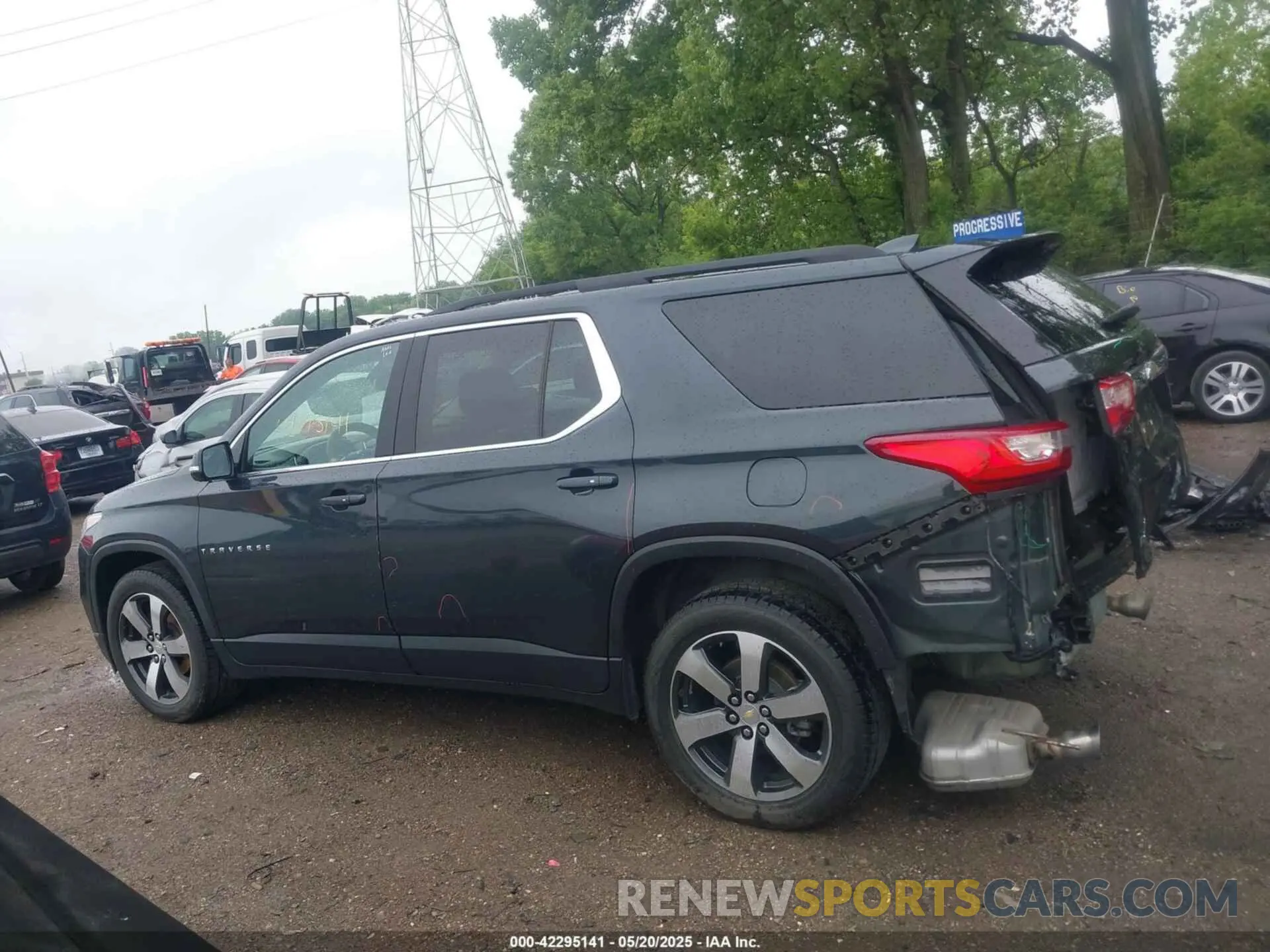 15 Photograph of a damaged car 1GNEVHKW6LJ215301 CHEVROLET TRAVERSE 2020