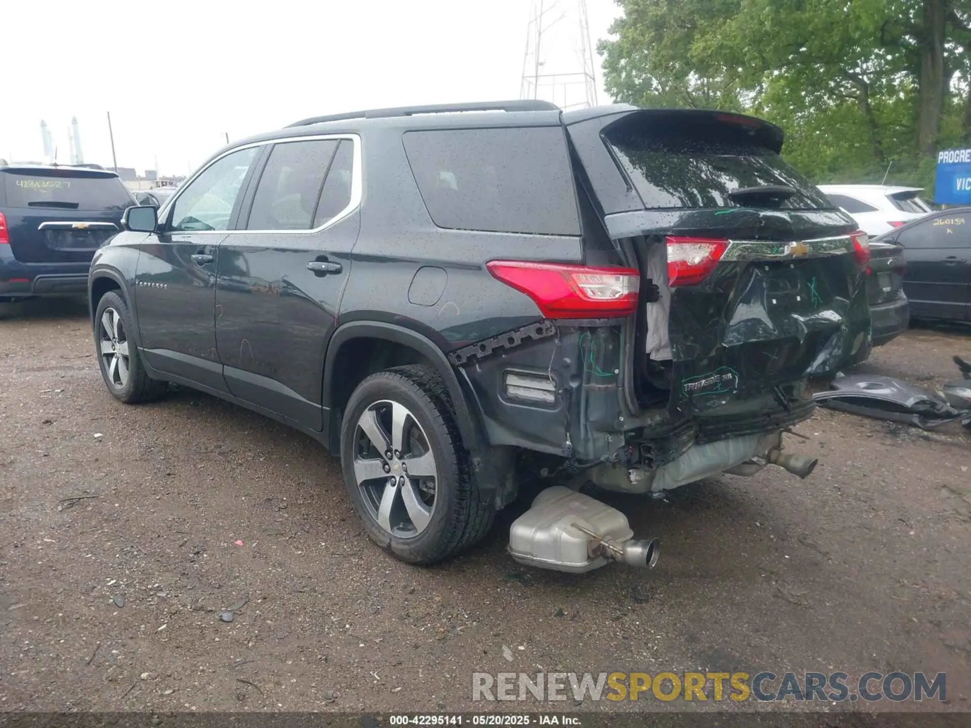 3 Photograph of a damaged car 1GNEVHKW6LJ215301 CHEVROLET TRAVERSE 2020