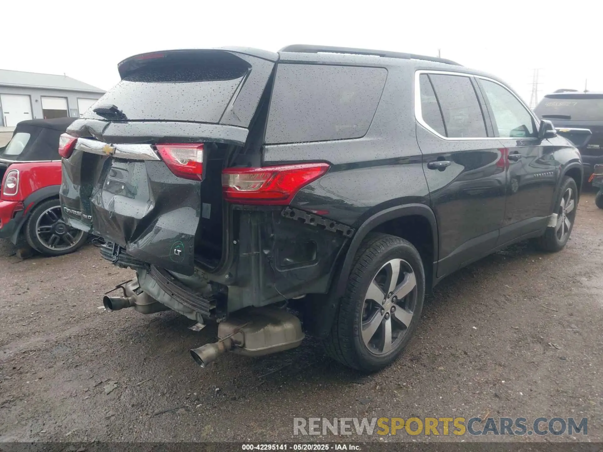 6 Photograph of a damaged car 1GNEVHKW6LJ215301 CHEVROLET TRAVERSE 2020