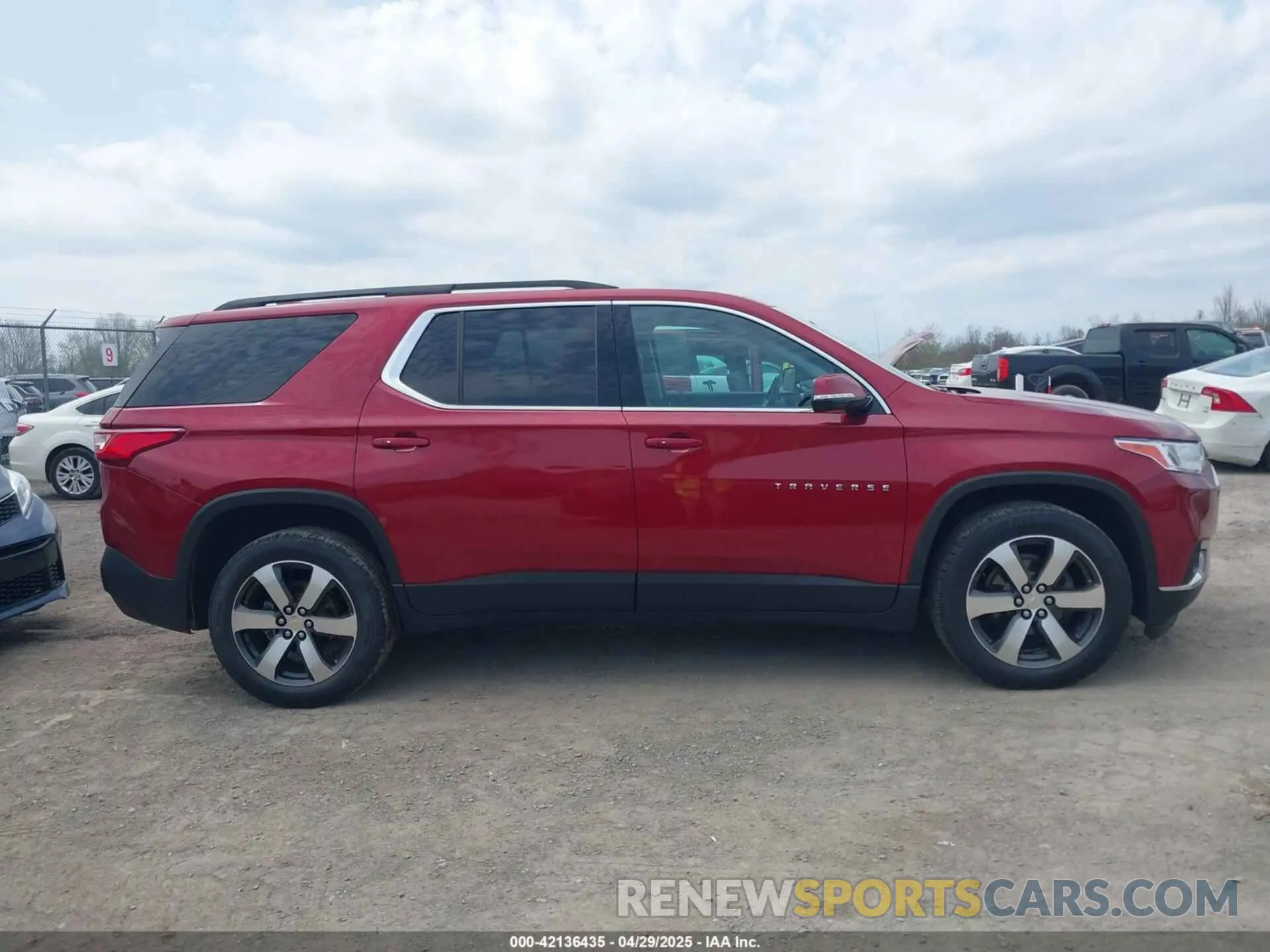 14 Photograph of a damaged car 1GNEVHKW6LJ236648 CHEVROLET TRAVERSE 2020