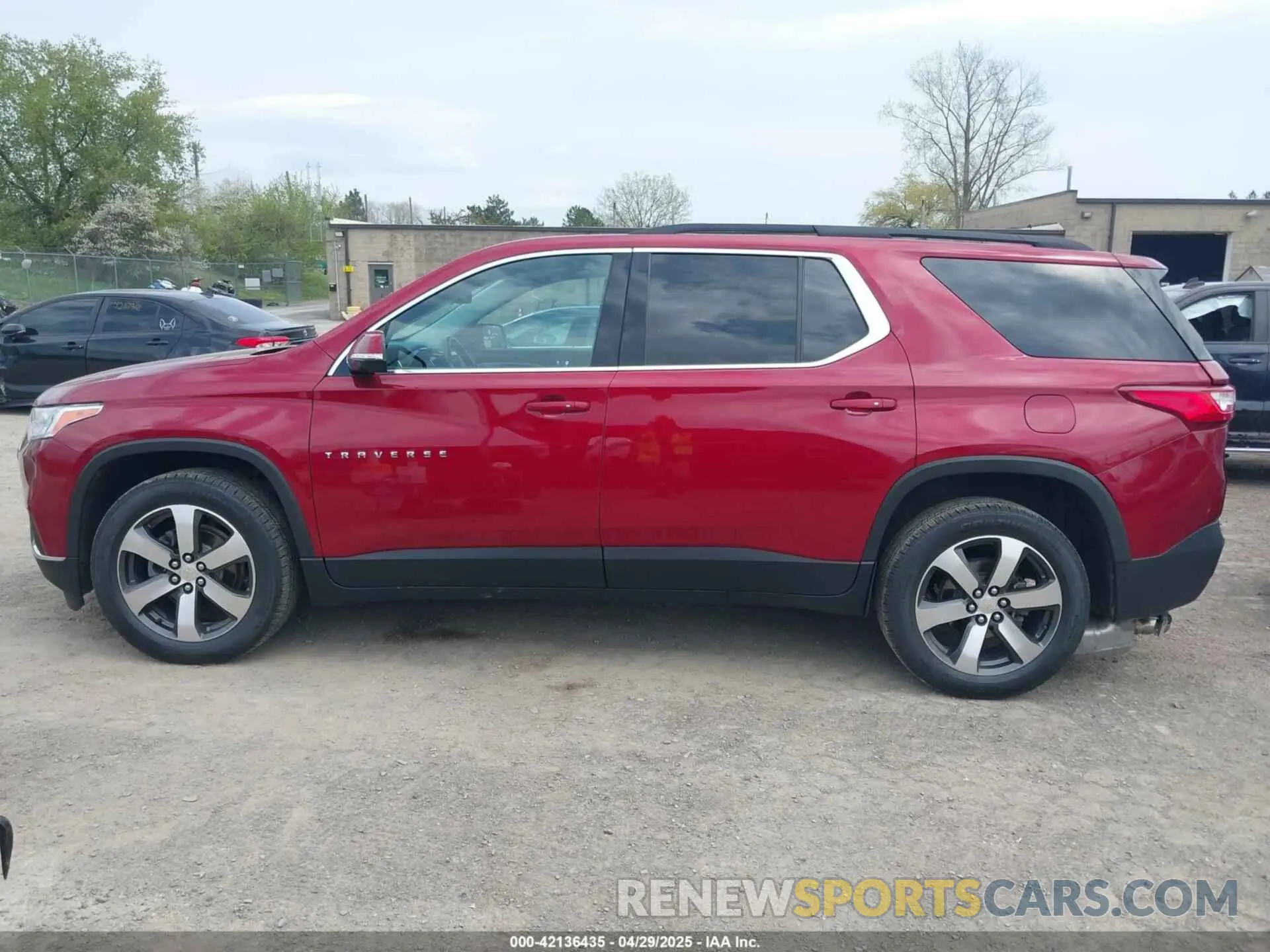 15 Photograph of a damaged car 1GNEVHKW6LJ236648 CHEVROLET TRAVERSE 2020