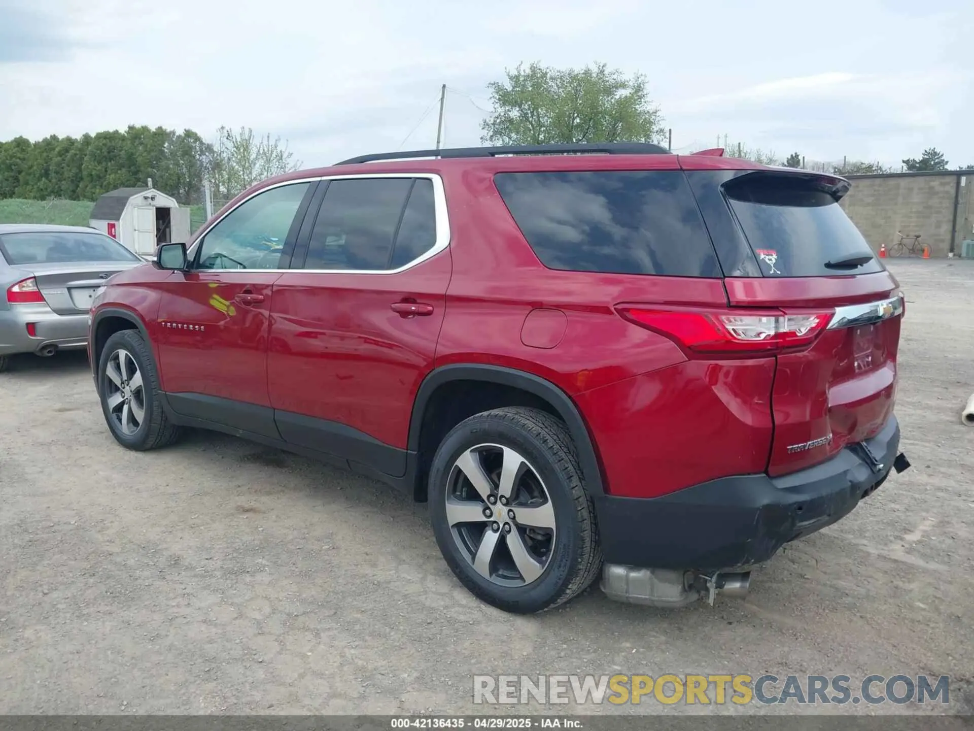 3 Photograph of a damaged car 1GNEVHKW6LJ236648 CHEVROLET TRAVERSE 2020