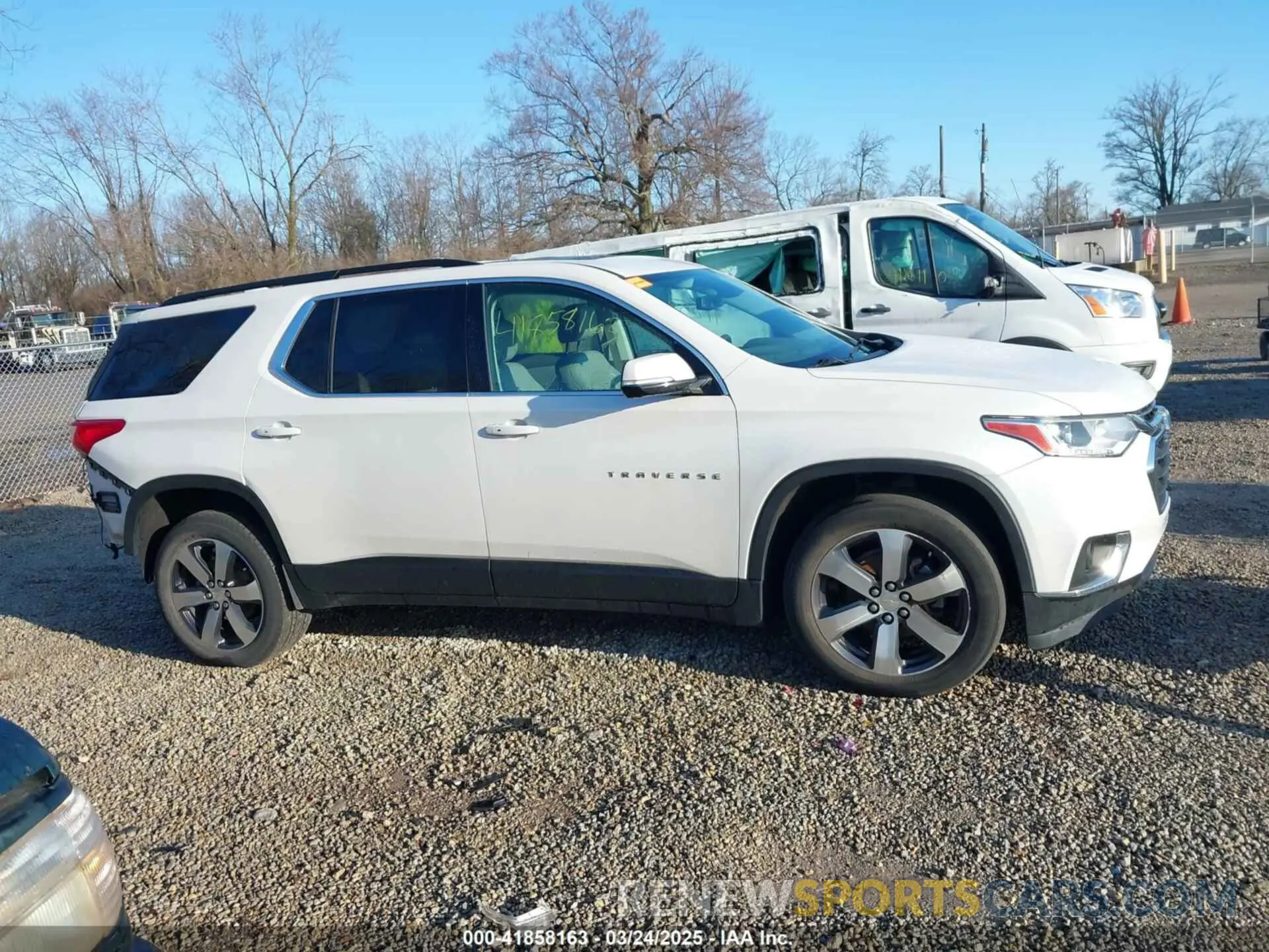 14 Photograph of a damaged car 1GNEVHKW6LJ241798 CHEVROLET TRAVERSE 2020