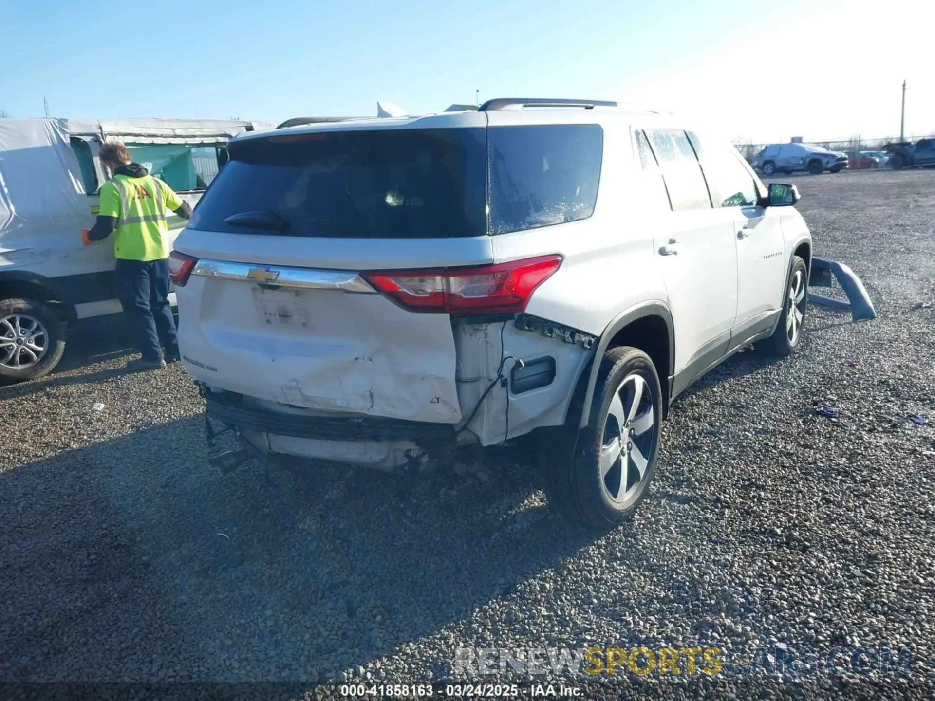 4 Photograph of a damaged car 1GNEVHKW6LJ241798 CHEVROLET TRAVERSE 2020