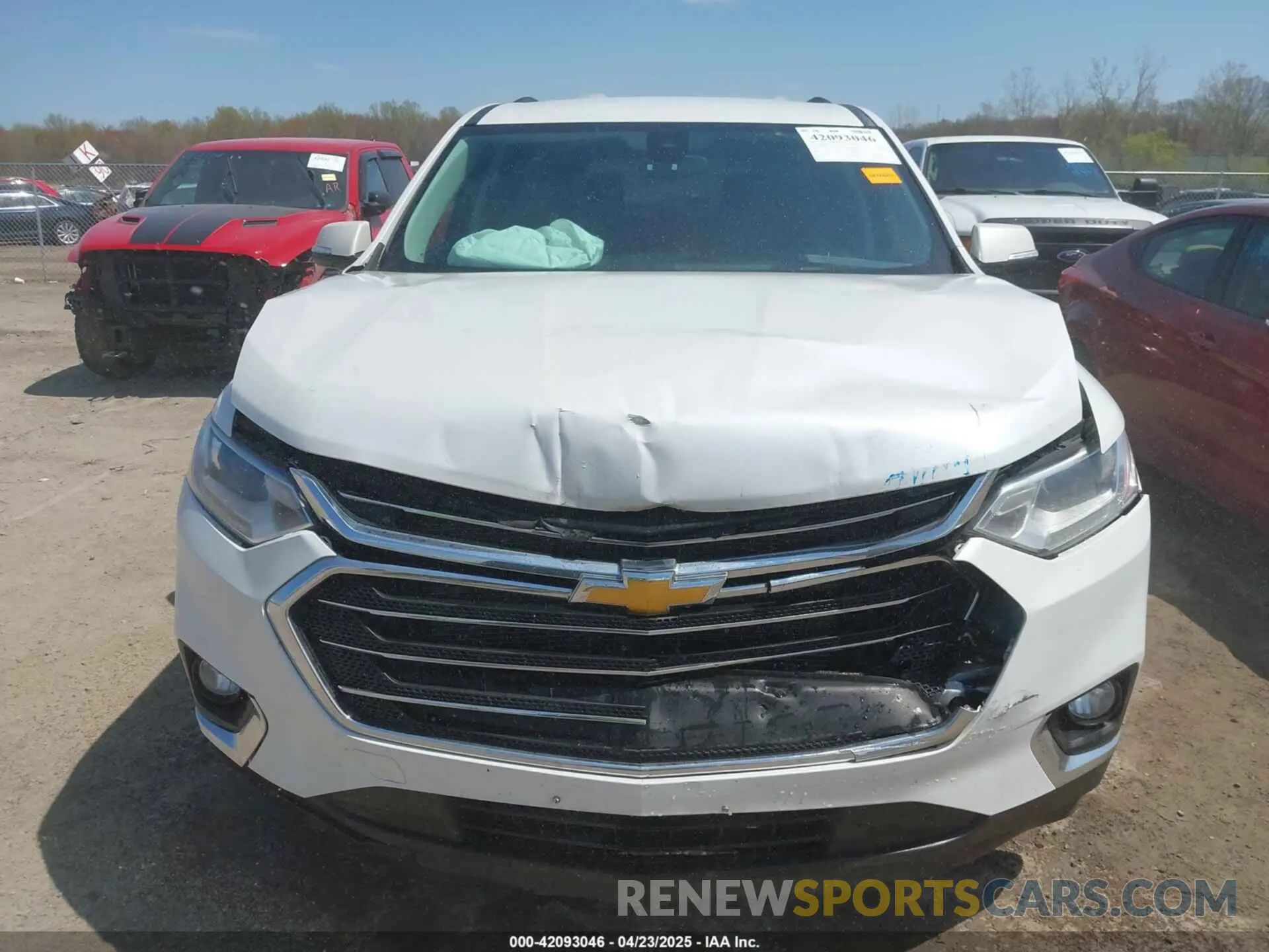 12 Photograph of a damaged car 1GNEVHKW6LJ321571 CHEVROLET TRAVERSE 2020