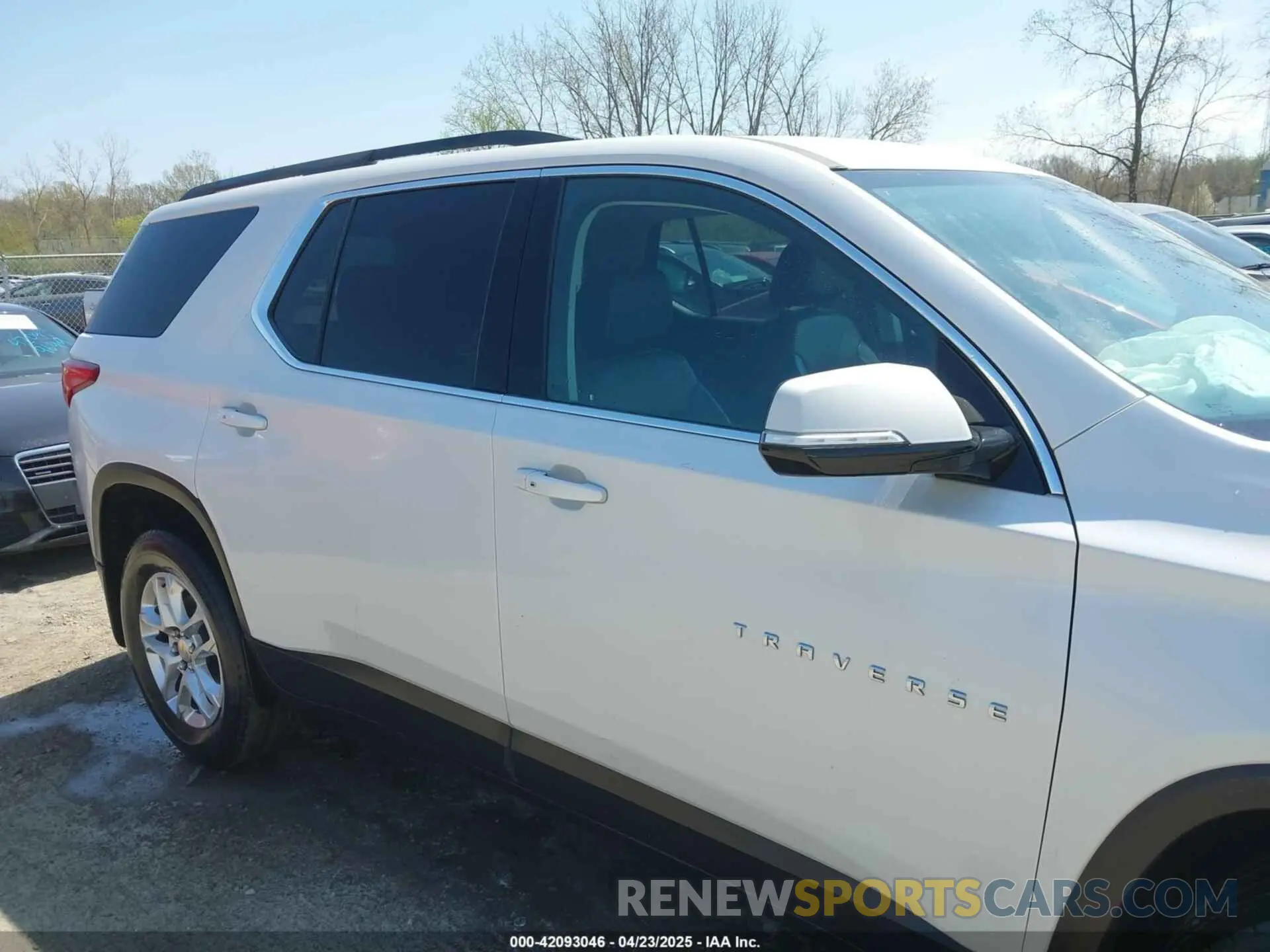 13 Photograph of a damaged car 1GNEVHKW6LJ321571 CHEVROLET TRAVERSE 2020