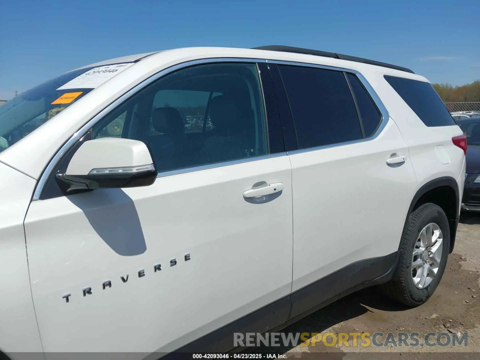 14 Photograph of a damaged car 1GNEVHKW6LJ321571 CHEVROLET TRAVERSE 2020