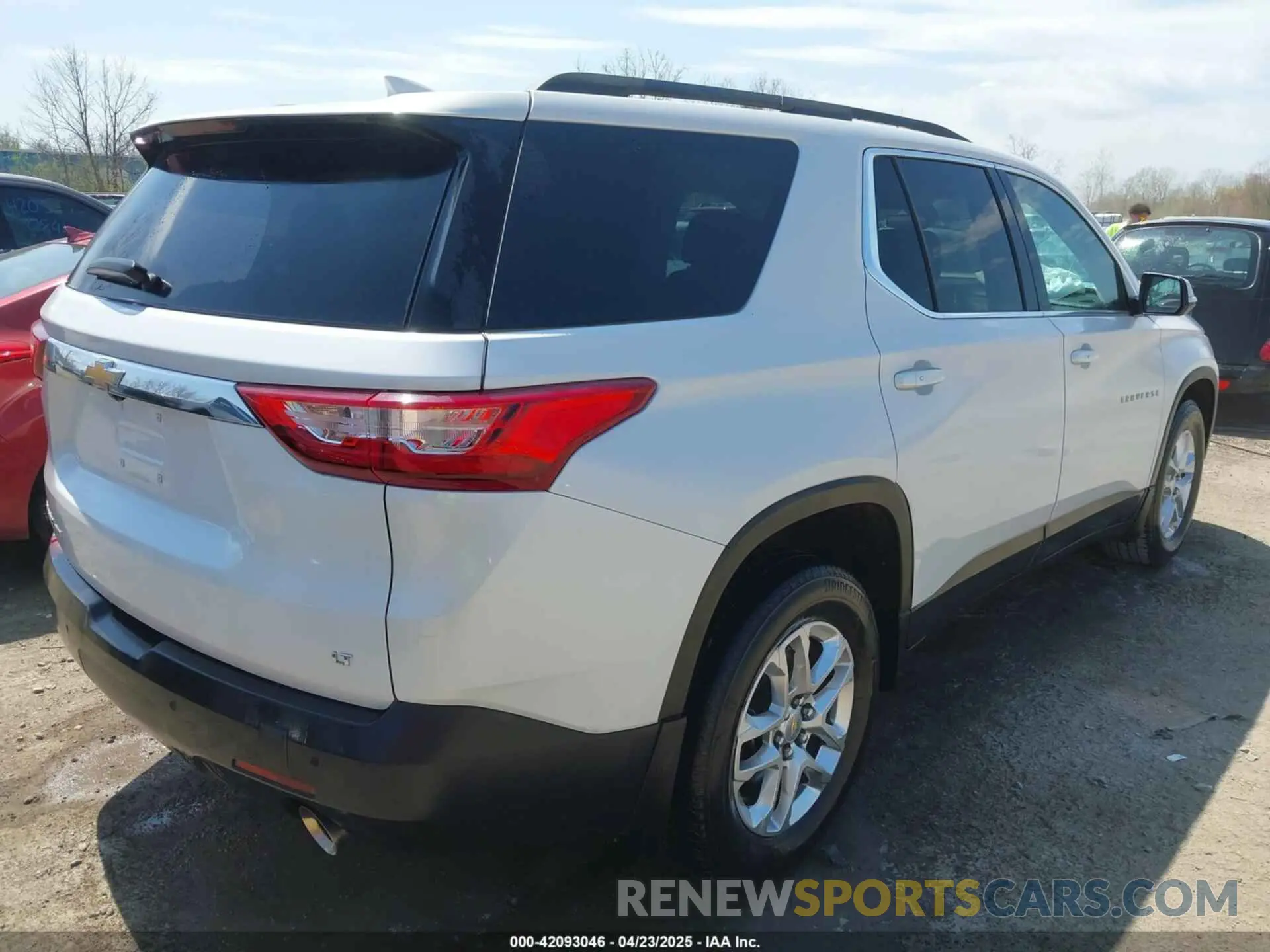4 Photograph of a damaged car 1GNEVHKW6LJ321571 CHEVROLET TRAVERSE 2020
