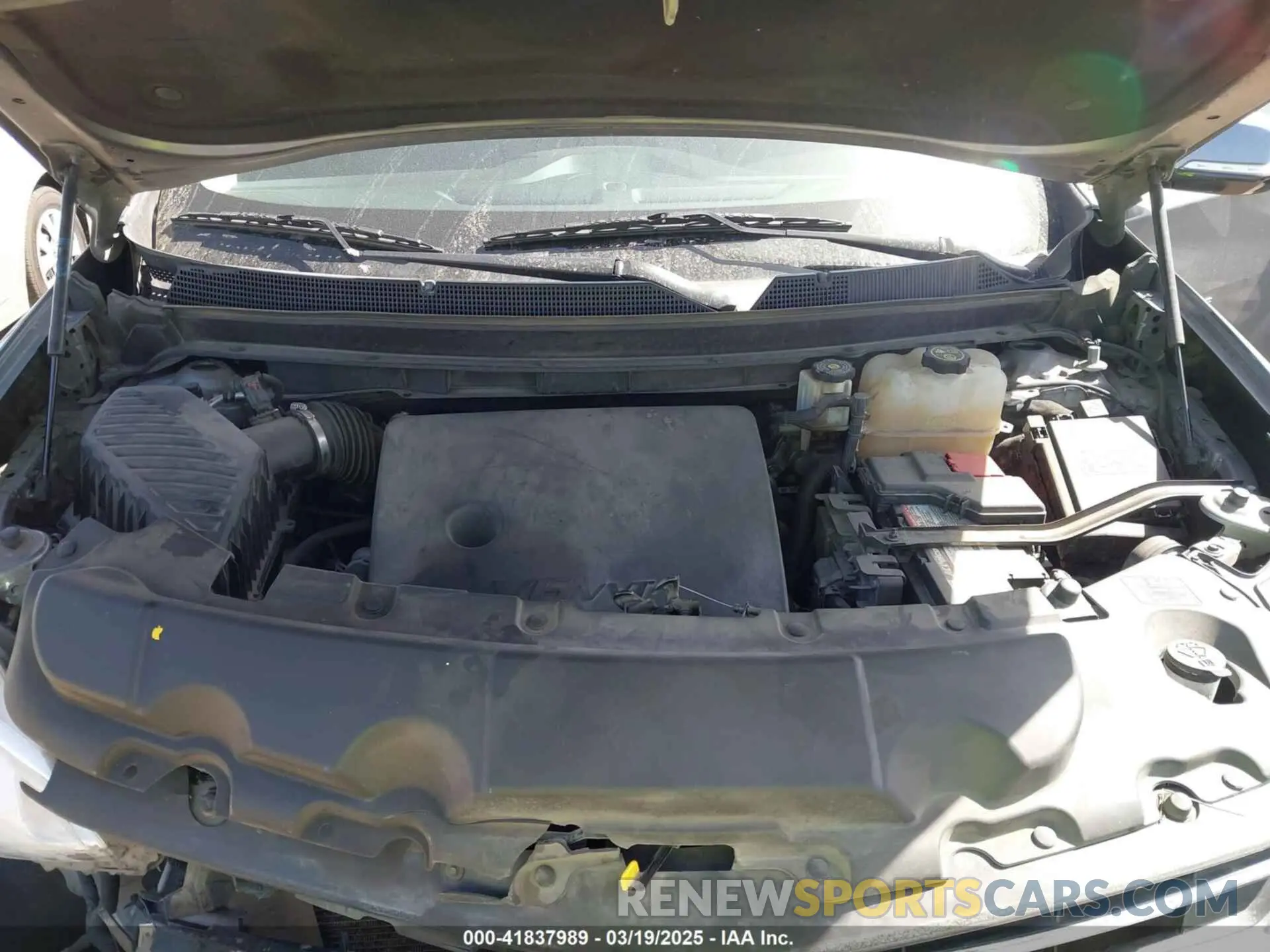10 Photograph of a damaged car 1GNEVHKW7LJ145467 CHEVROLET TRAVERSE 2020