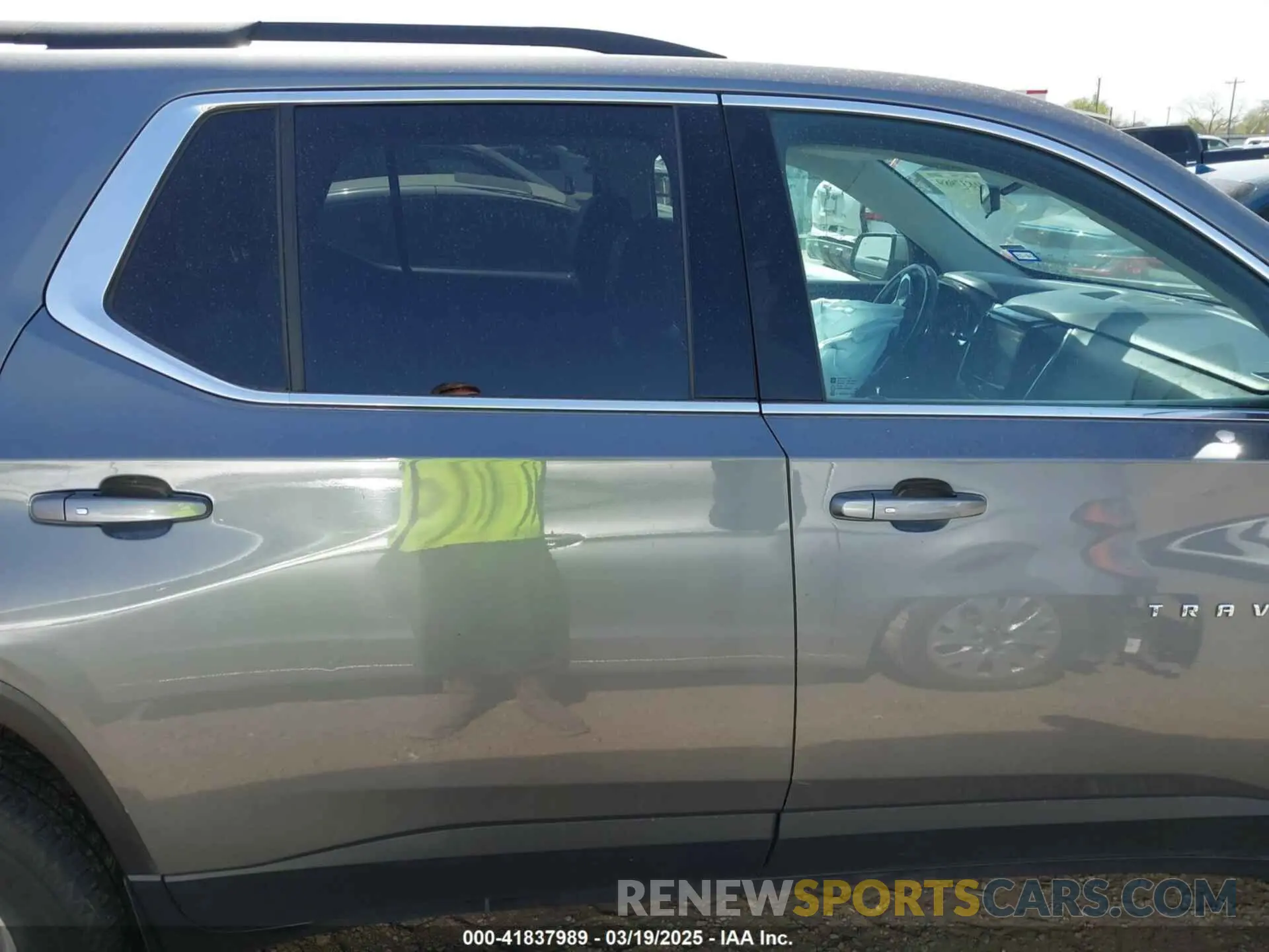 13 Photograph of a damaged car 1GNEVHKW7LJ145467 CHEVROLET TRAVERSE 2020