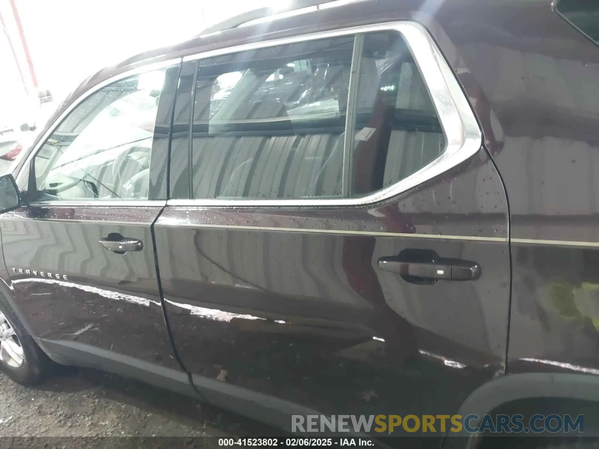 14 Photograph of a damaged car 1GNEVHKW8LJ127009 CHEVROLET TRAVERSE 2020