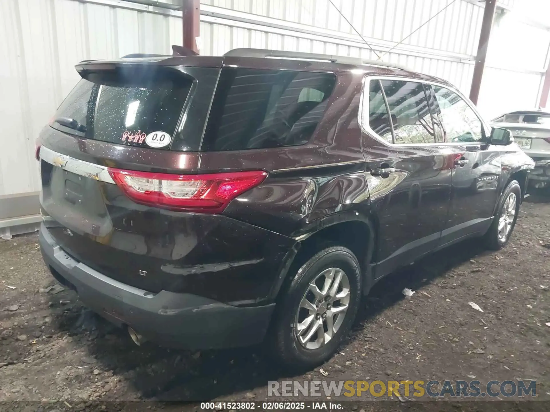 4 Photograph of a damaged car 1GNEVHKW8LJ127009 CHEVROLET TRAVERSE 2020
