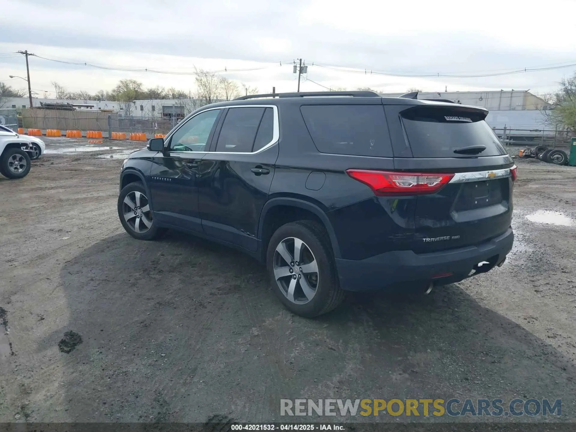 3 Photograph of a damaged car 1GNEVHKW8LJ238661 CHEVROLET TRAVERSE 2020