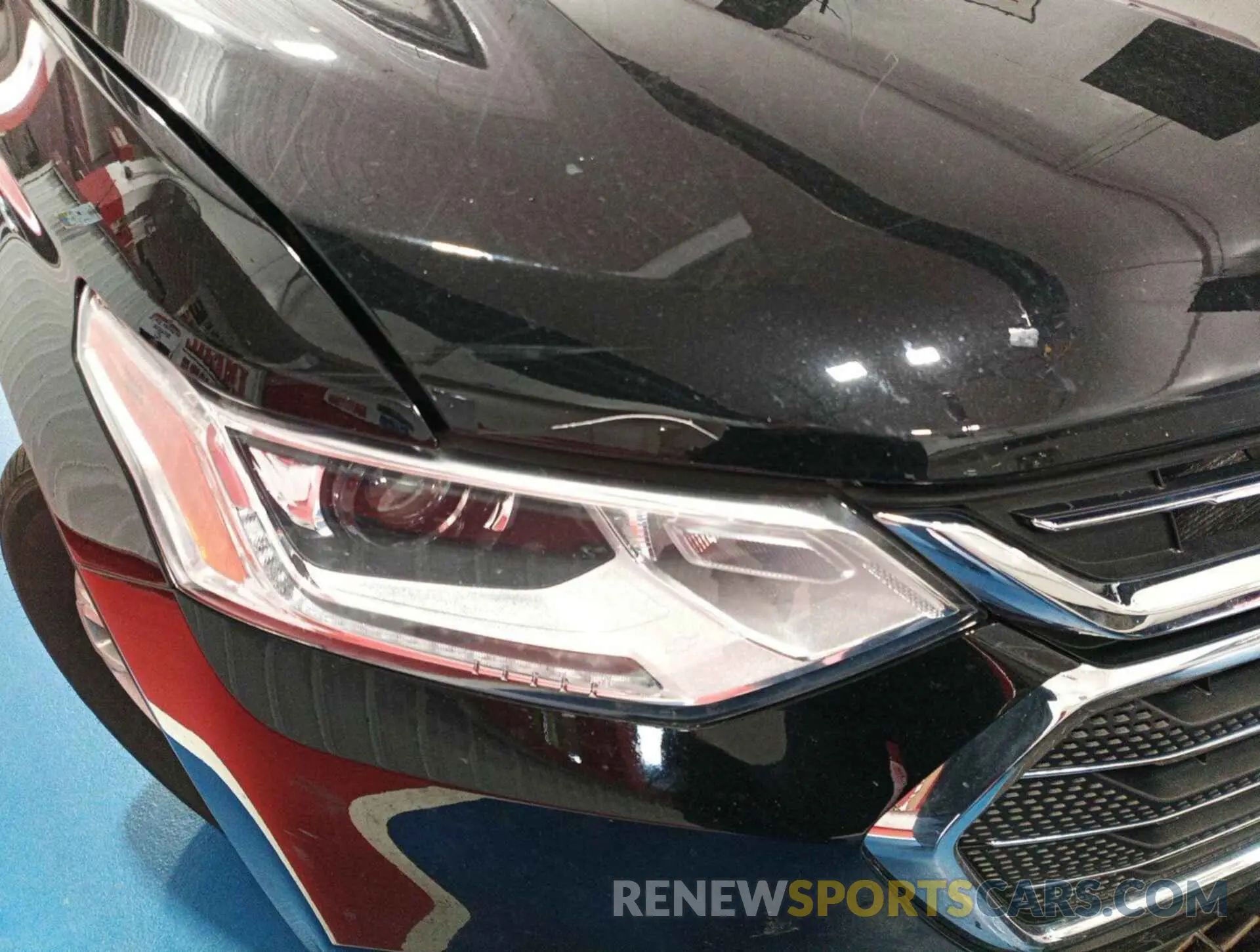 32 Photograph of a damaged car 1GNEVHKW8LJ296303 CHEVROLET TRAVERSE 2020
