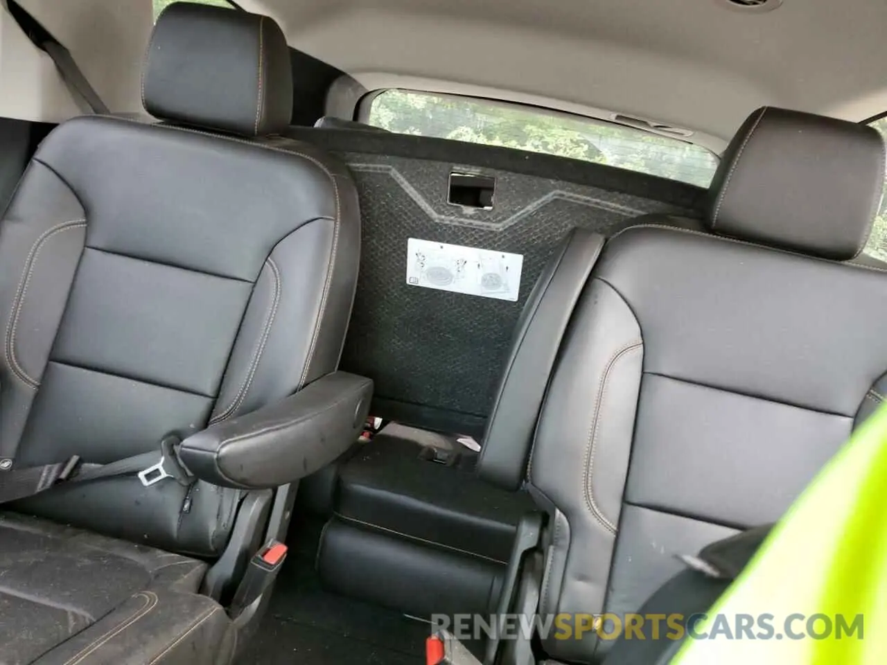 10 Photograph of a damaged car 1GNEVHKW8LJ317229 CHEVROLET TRAVERSE 2020