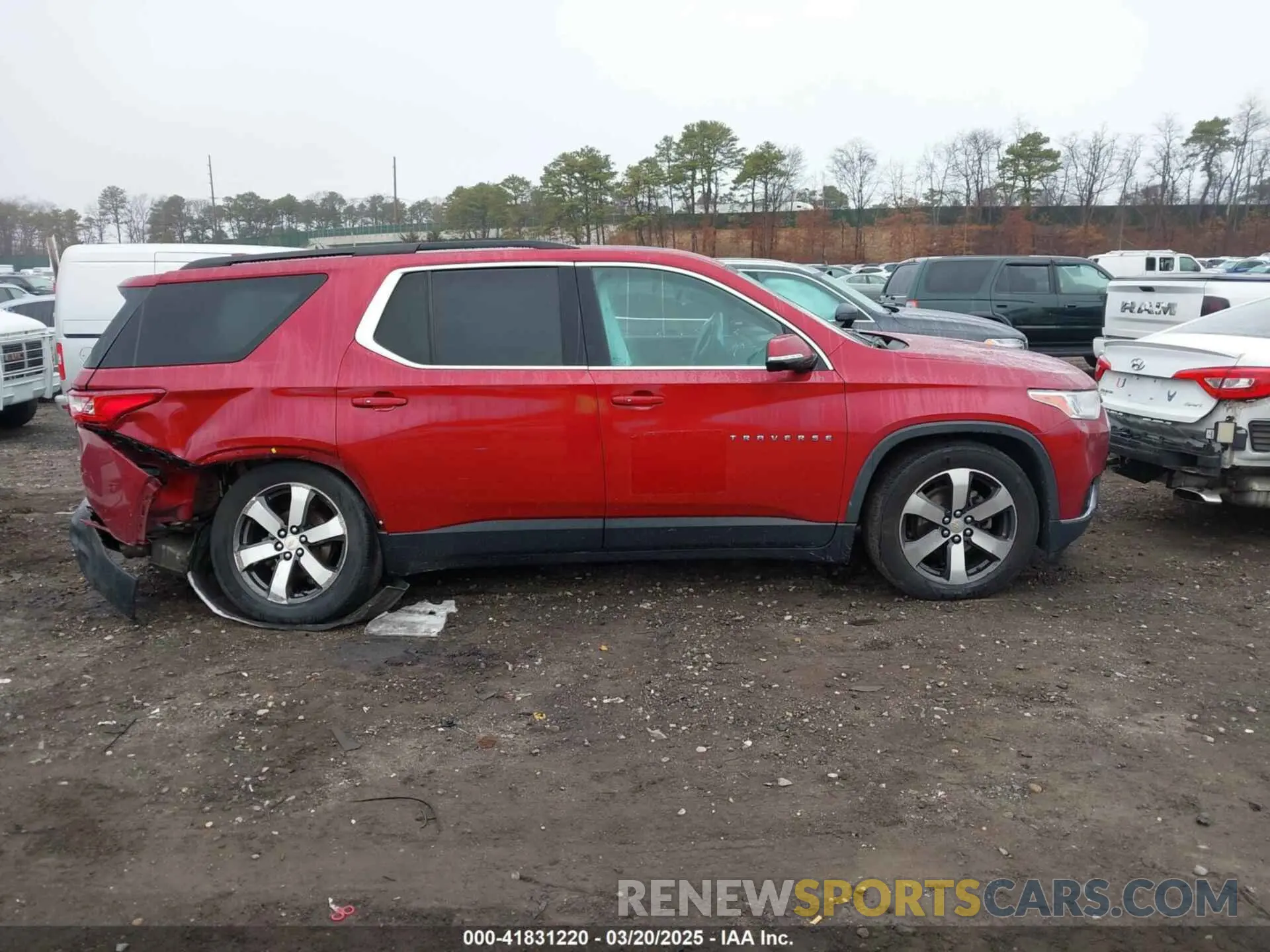 13 Photograph of a damaged car 1GNEVHKW9LJ158673 CHEVROLET TRAVERSE 2020
