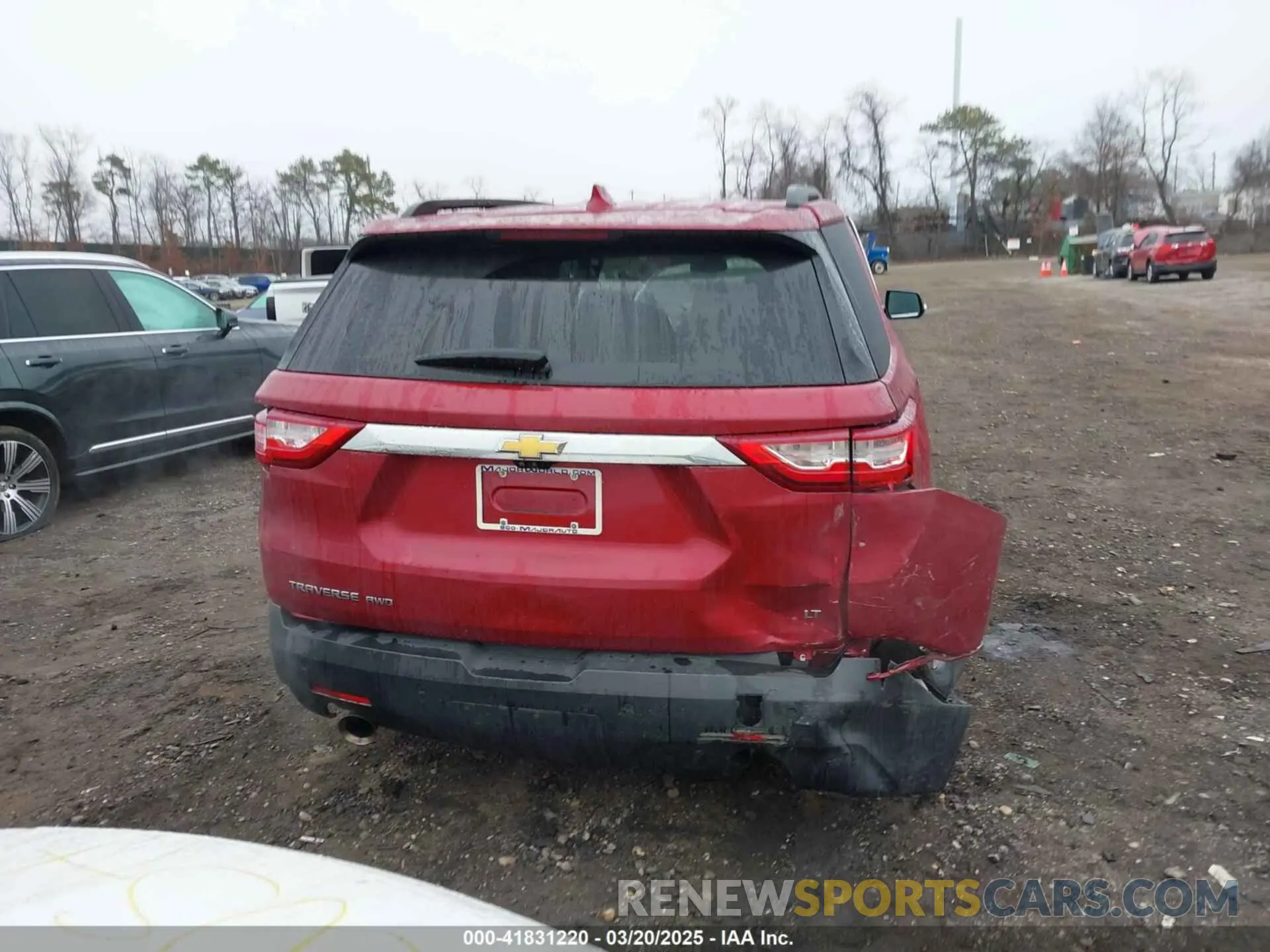 16 Photograph of a damaged car 1GNEVHKW9LJ158673 CHEVROLET TRAVERSE 2020