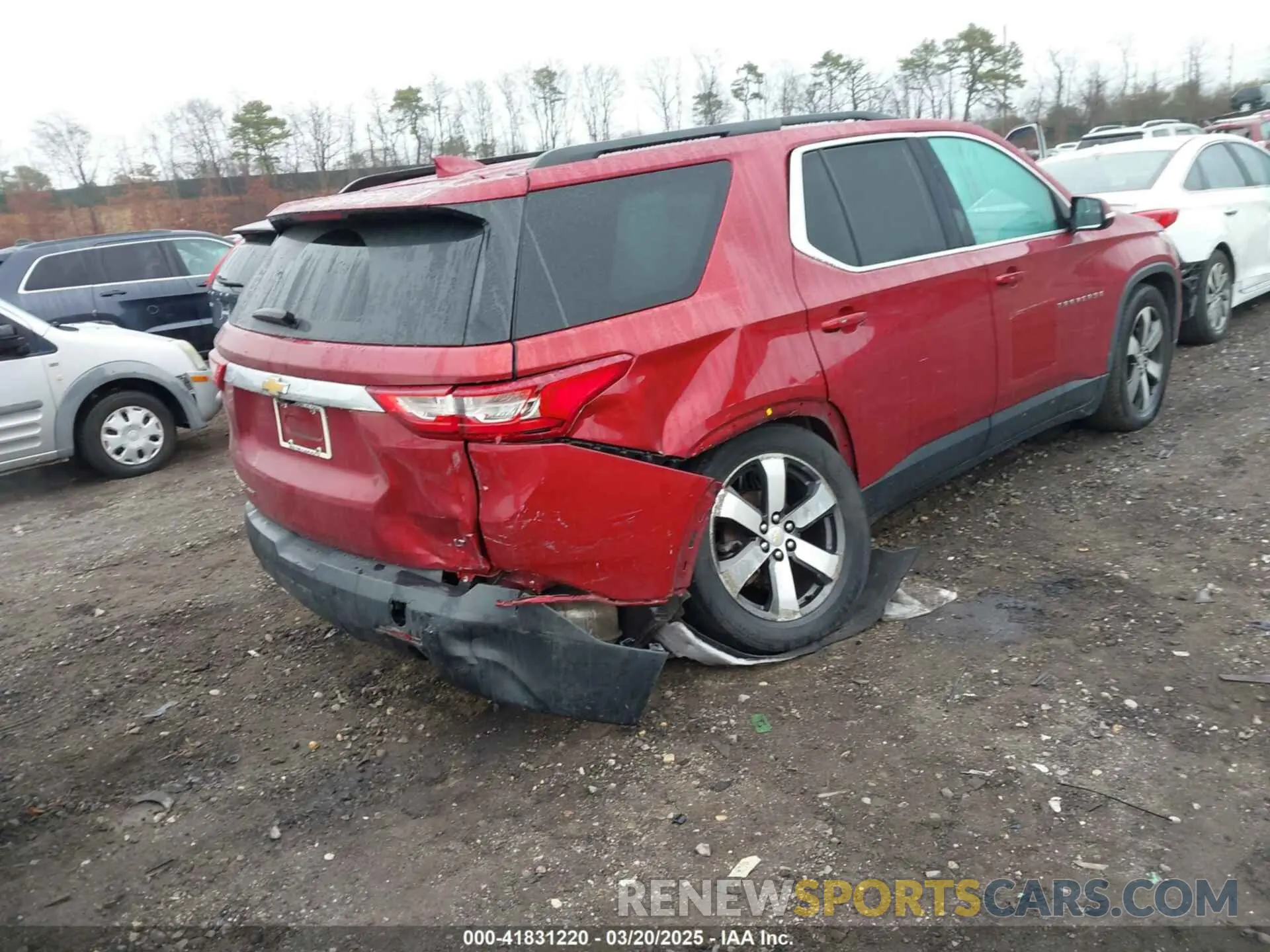 4 Photograph of a damaged car 1GNEVHKW9LJ158673 CHEVROLET TRAVERSE 2020