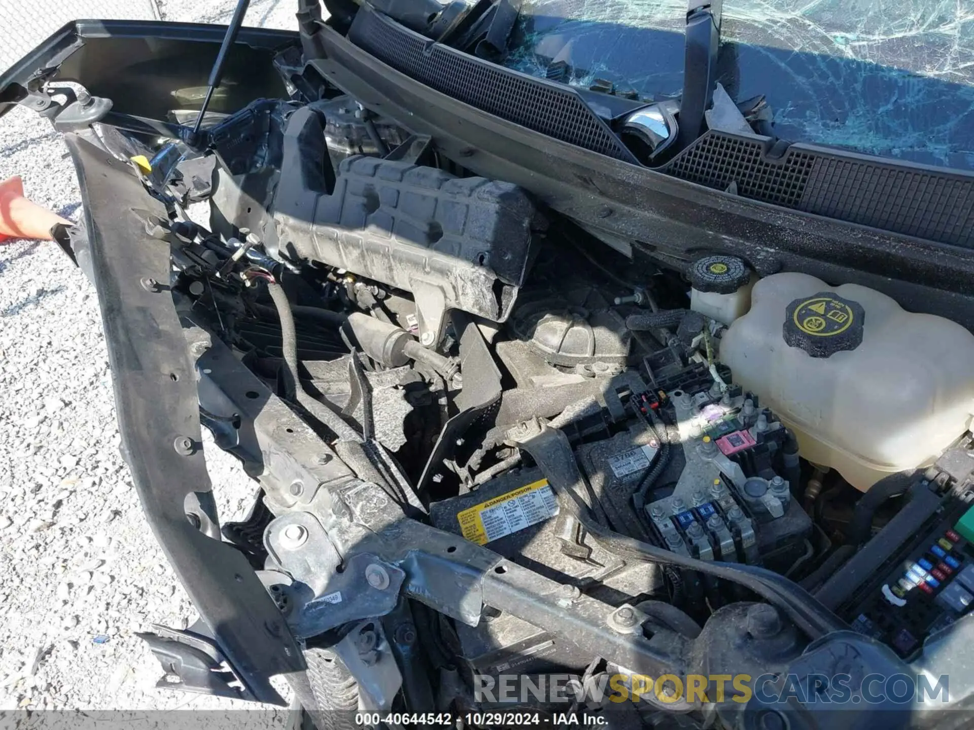 10 Photograph of a damaged car 1GNEVHKW9LJ194976 CHEVROLET TRAVERSE 2020