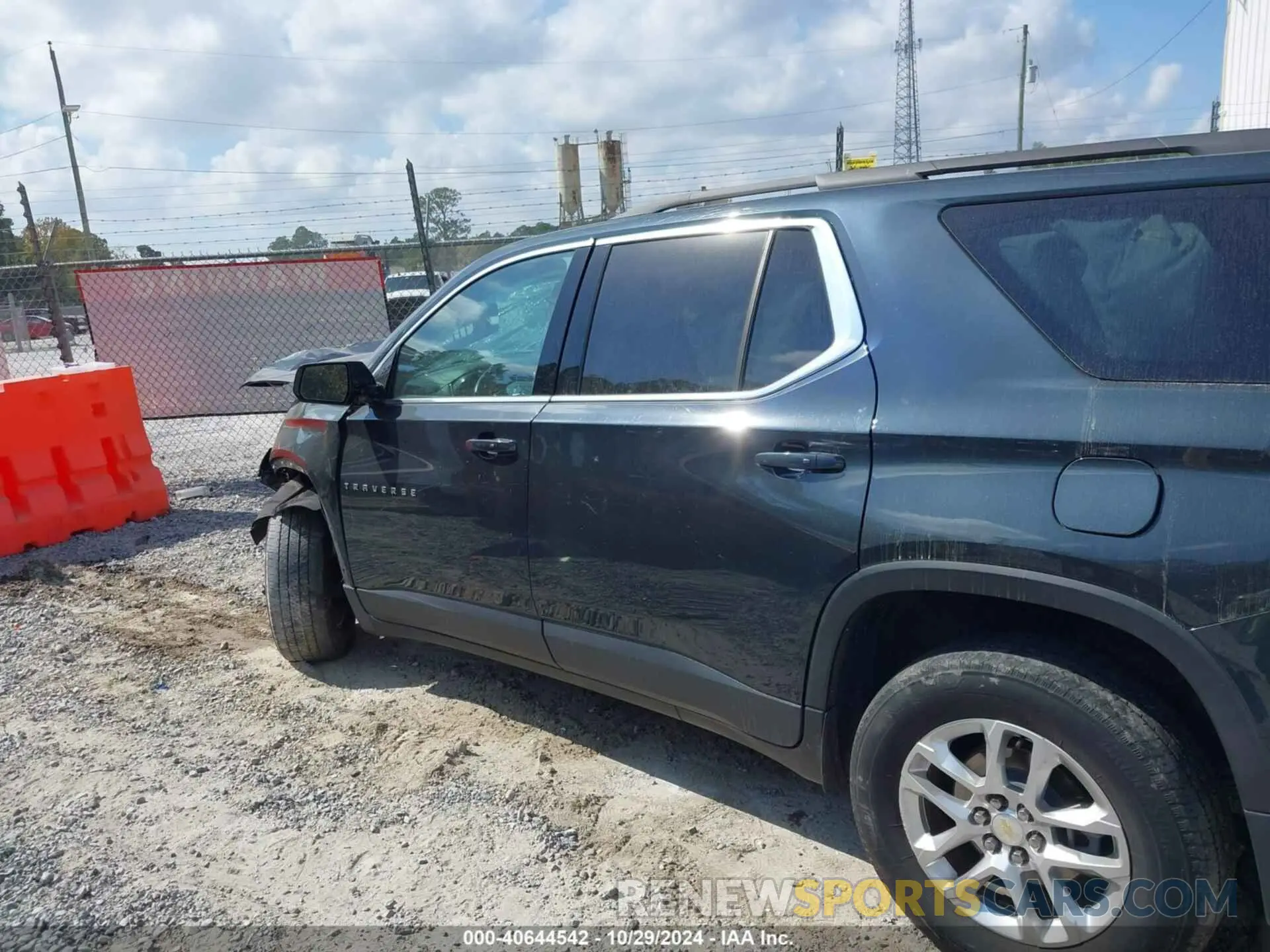 13 Photograph of a damaged car 1GNEVHKW9LJ194976 CHEVROLET TRAVERSE 2020