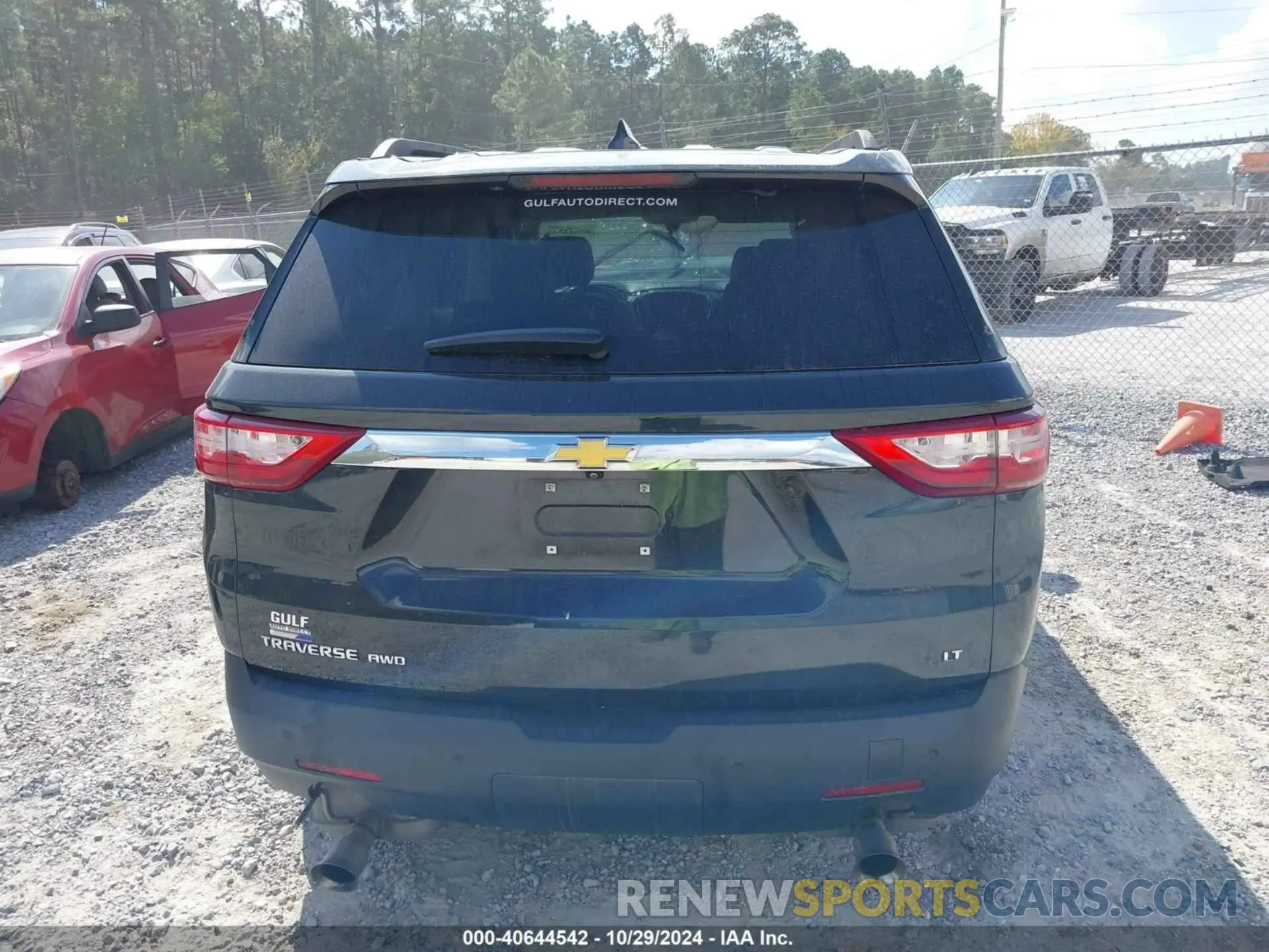15 Photograph of a damaged car 1GNEVHKW9LJ194976 CHEVROLET TRAVERSE 2020