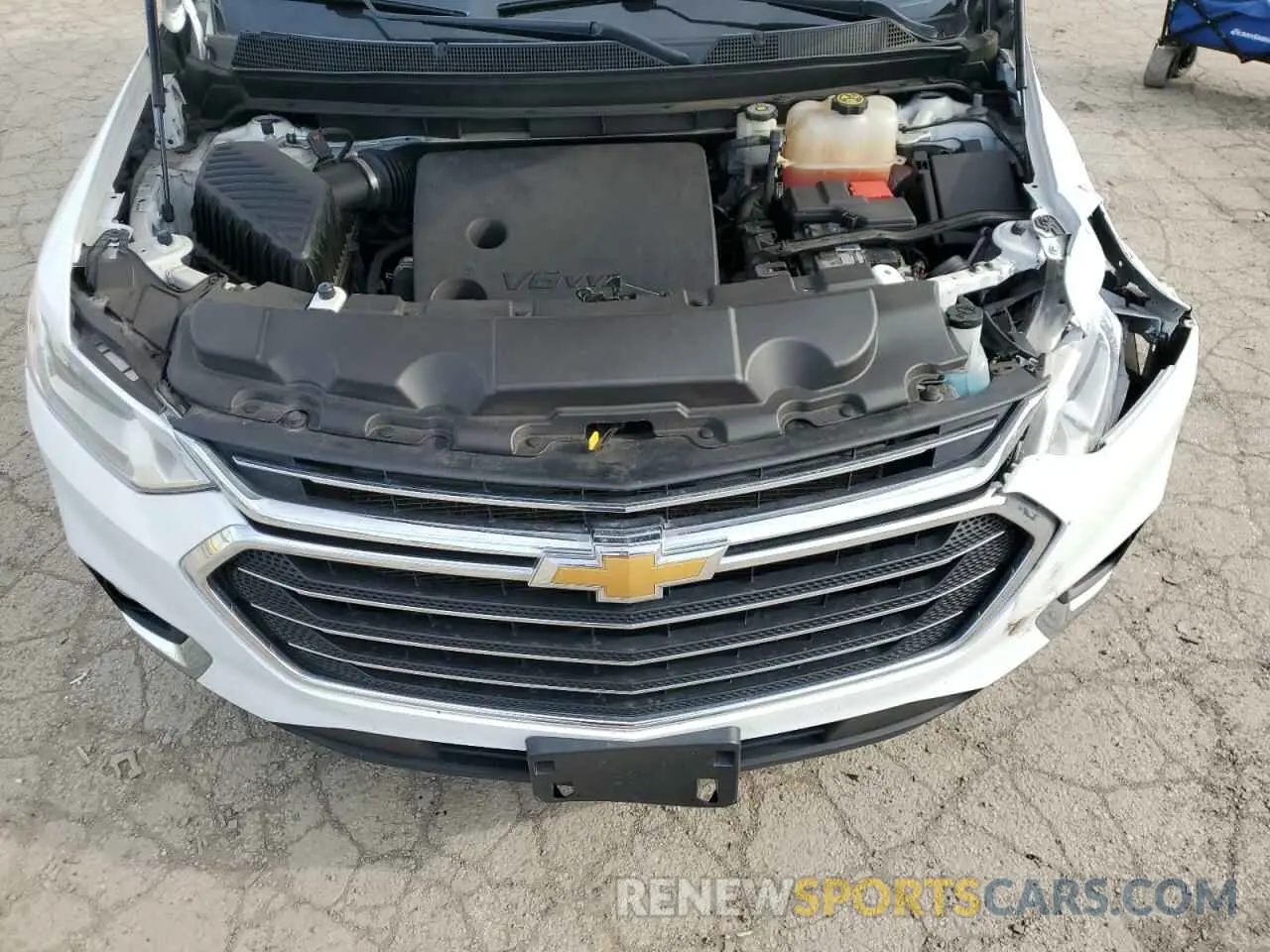 13 Photograph of a damaged car 1GNEVHKW9LJ250740 CHEVROLET TRAVERSE 2020
