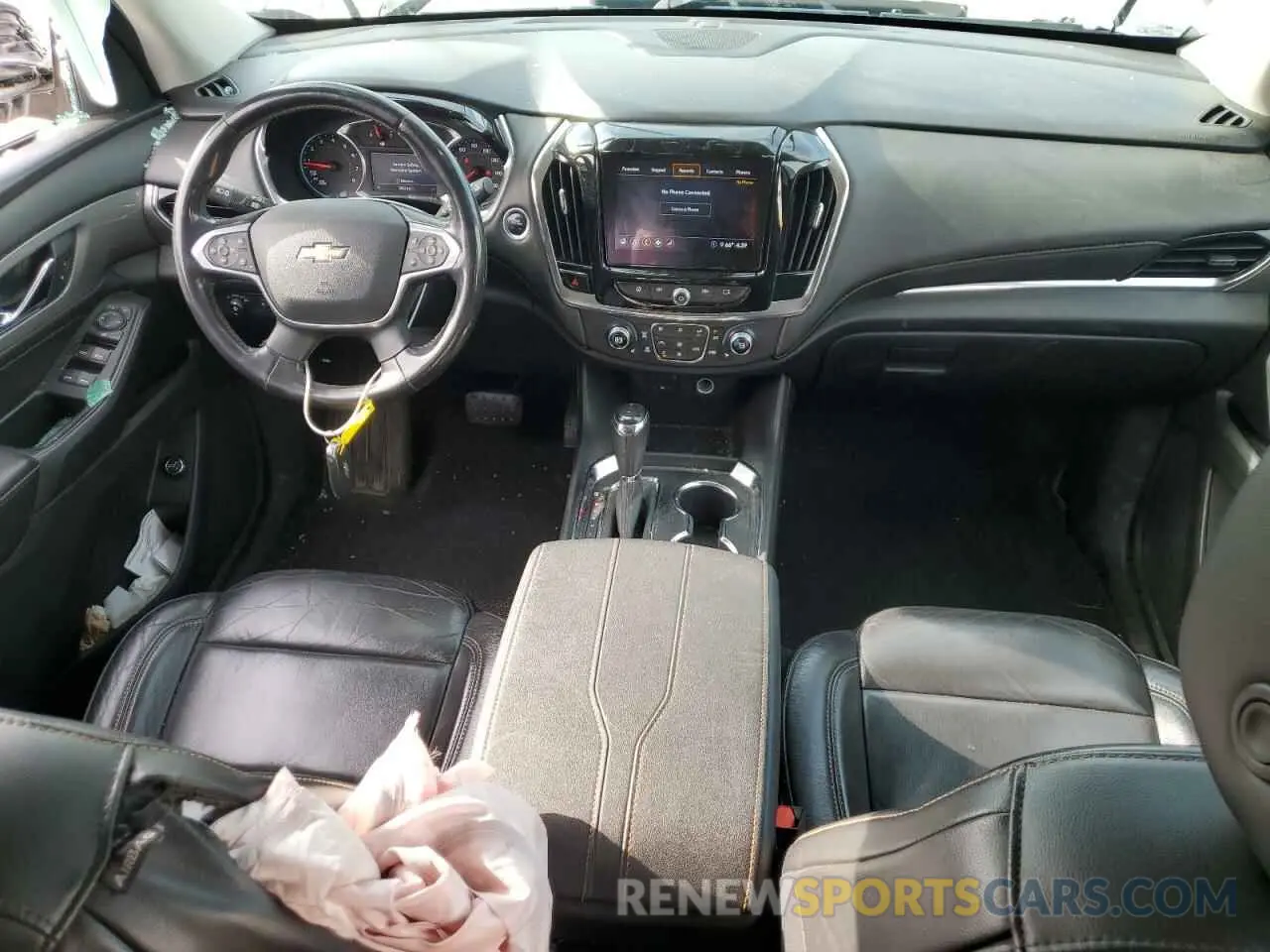 8 Photograph of a damaged car 1GNEVHKW9LJ250740 CHEVROLET TRAVERSE 2020