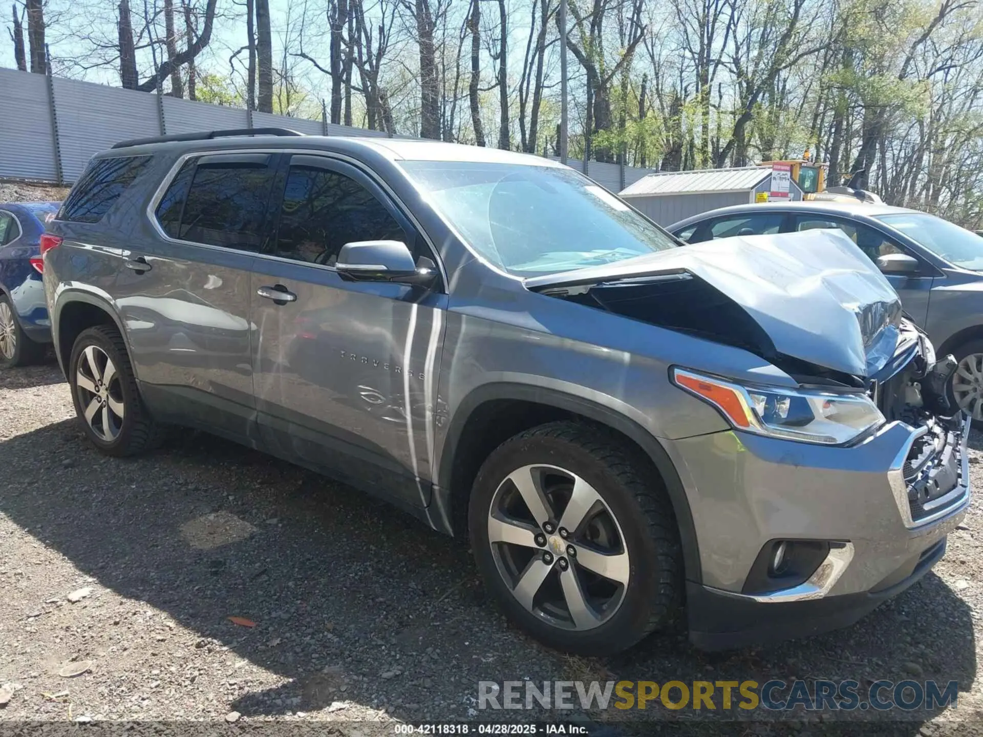 1 Photograph of a damaged car 1GNEVHKWXLJ185400 CHEVROLET TRAVERSE 2020