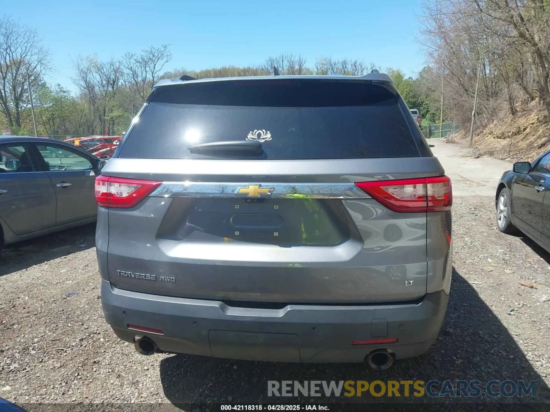 17 Photograph of a damaged car 1GNEVHKWXLJ185400 CHEVROLET TRAVERSE 2020