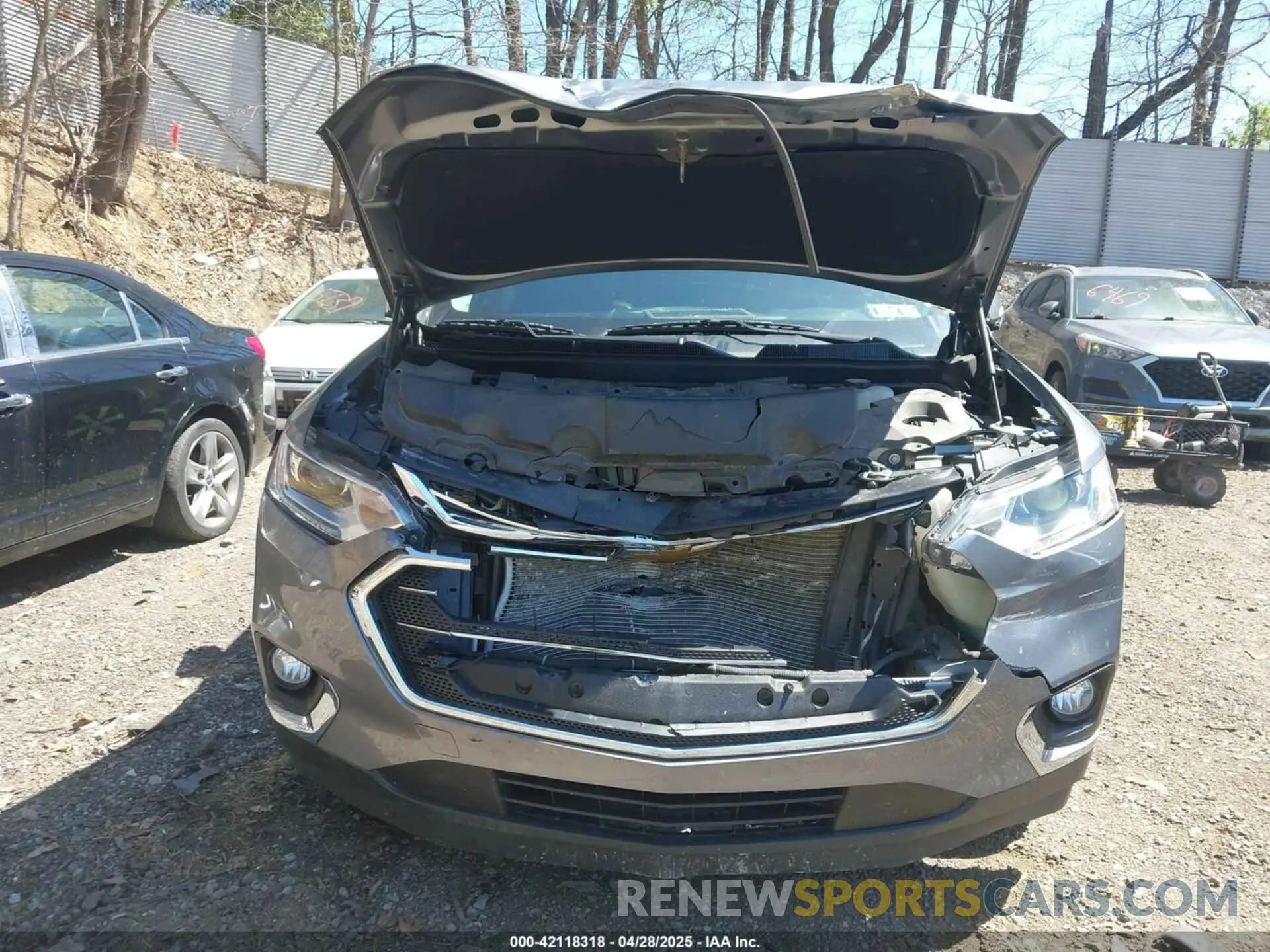 6 Photograph of a damaged car 1GNEVHKWXLJ185400 CHEVROLET TRAVERSE 2020