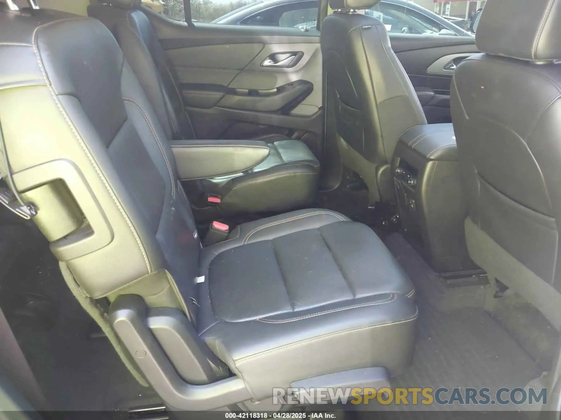 8 Photograph of a damaged car 1GNEVHKWXLJ185400 CHEVROLET TRAVERSE 2020