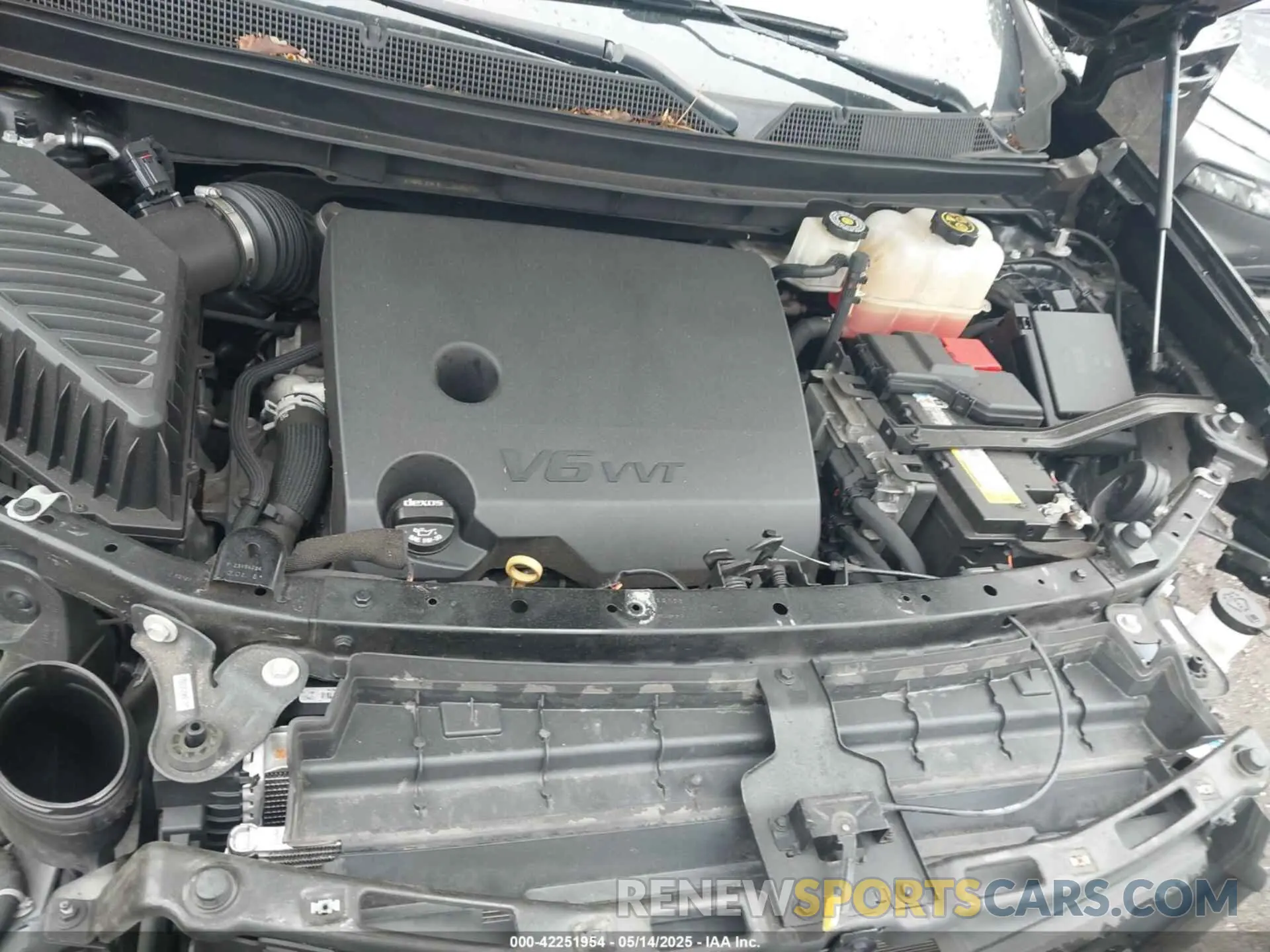 10 Photograph of a damaged car 1GNEVHKWXLJ324540 CHEVROLET TRAVERSE 2020