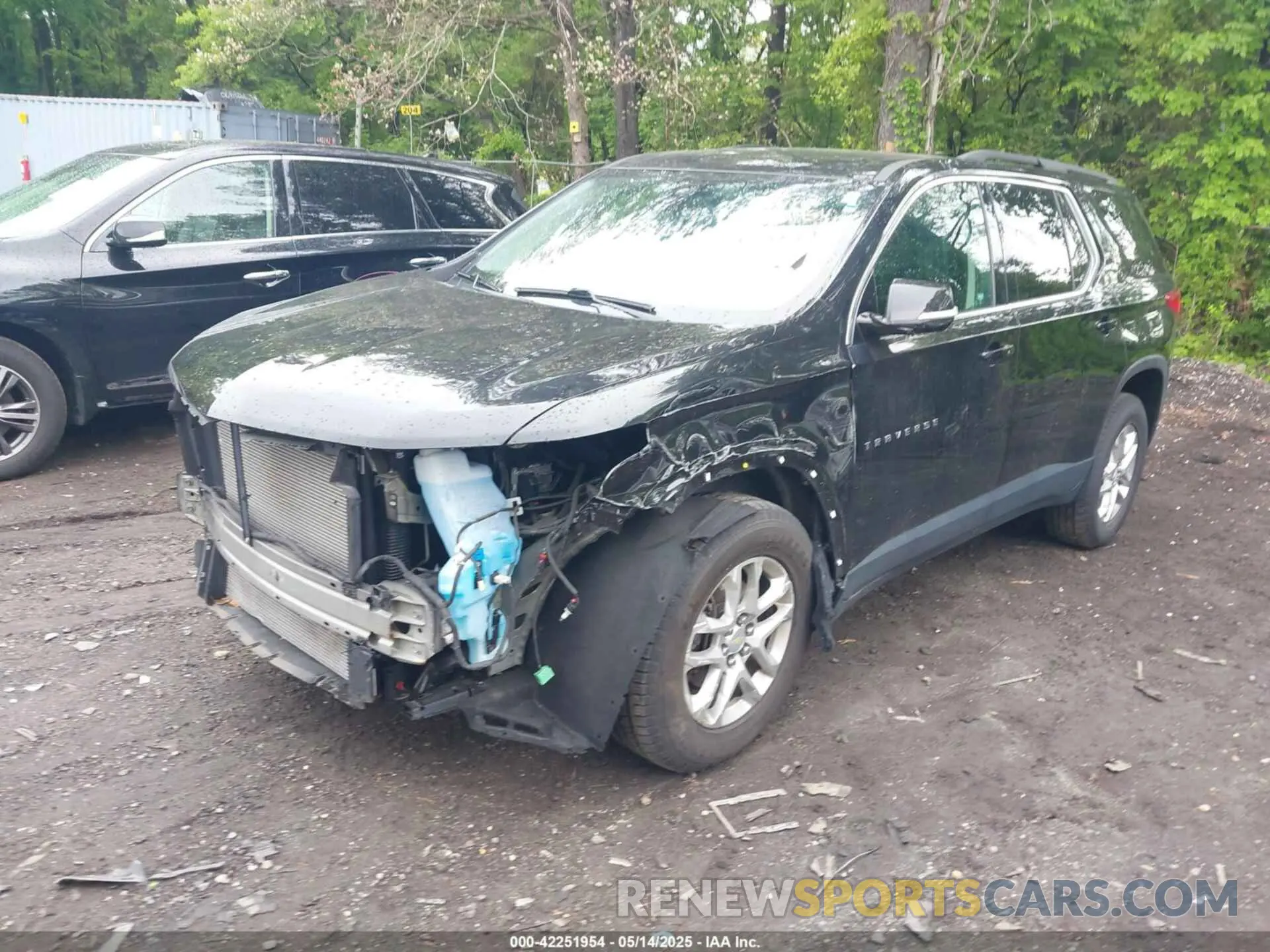 2 Photograph of a damaged car 1GNEVHKWXLJ324540 CHEVROLET TRAVERSE 2020