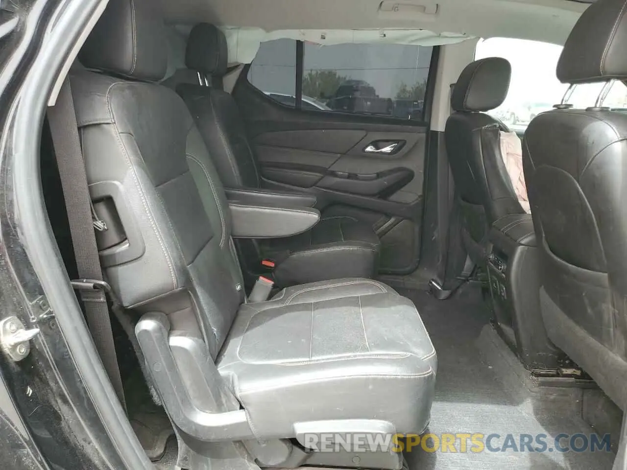 11 Photograph of a damaged car 1GNEVJKW1LJ298126 CHEVROLET TRAVERSE 2020