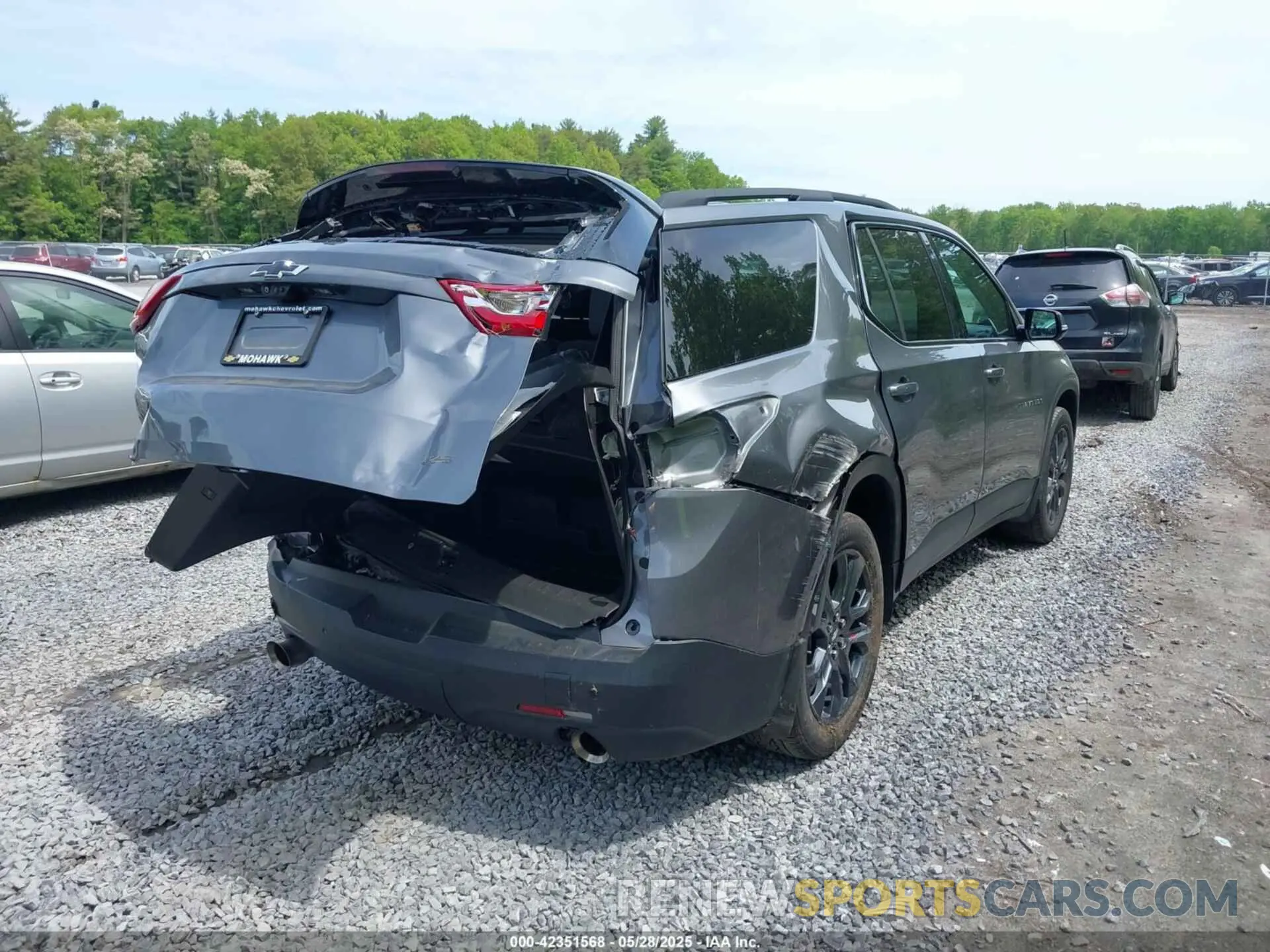 6 Photograph of a damaged car 1GNEVJKW2LJ247766 CHEVROLET TRAVERSE 2020