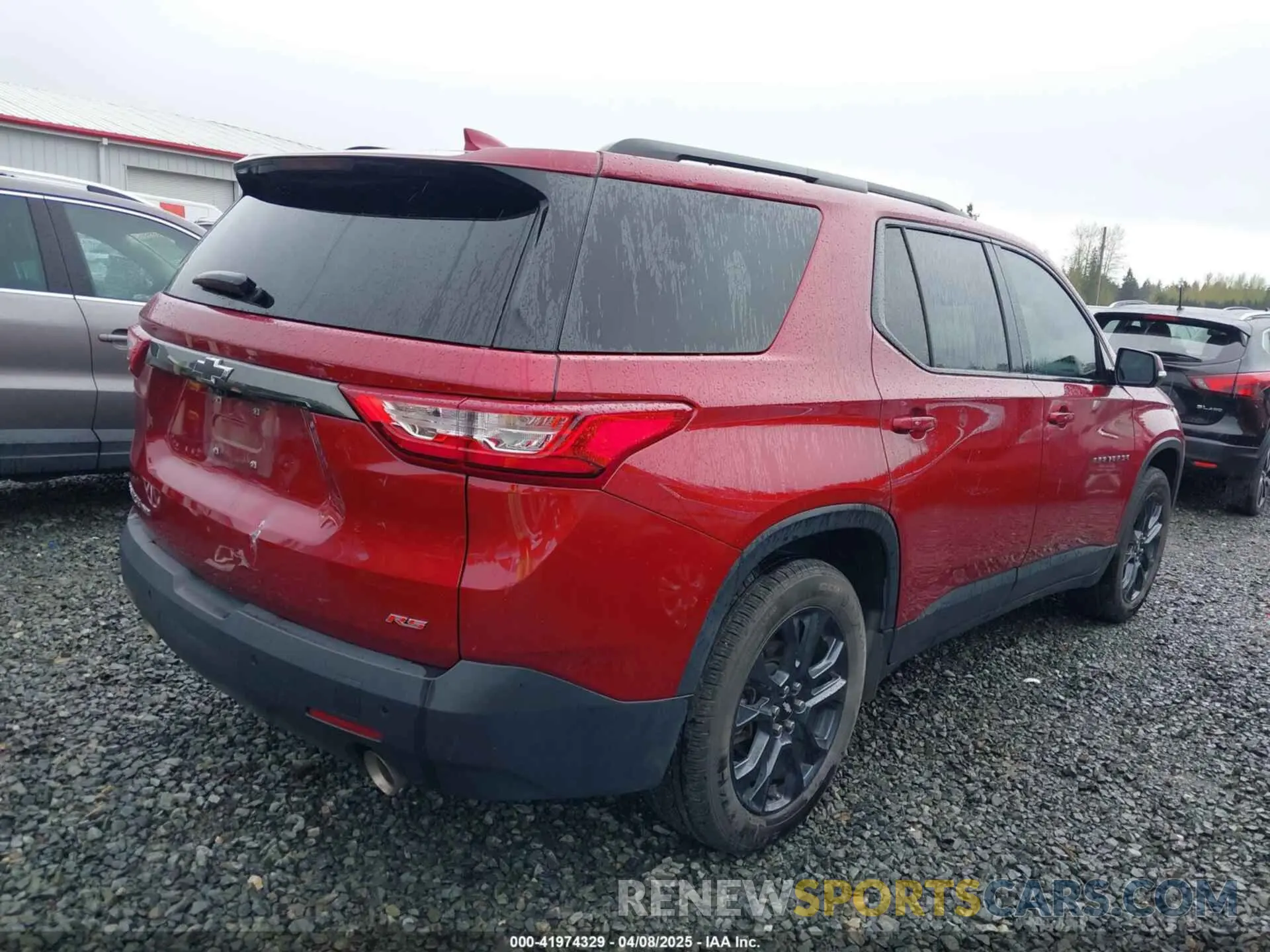 4 Photograph of a damaged car 1GNEVJKW4LJ275925 CHEVROLET TRAVERSE 2020