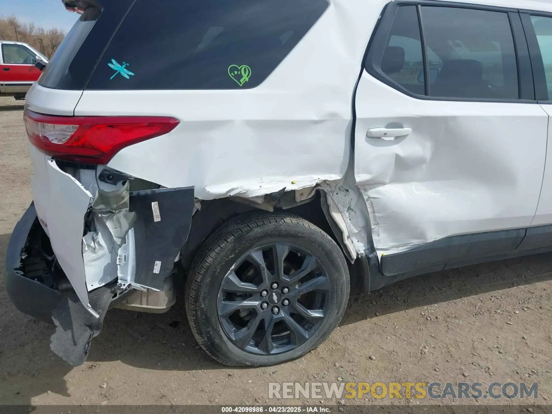 12 Photograph of a damaged car 1GNEVJKW4LJ284236 CHEVROLET TRAVERSE 2020