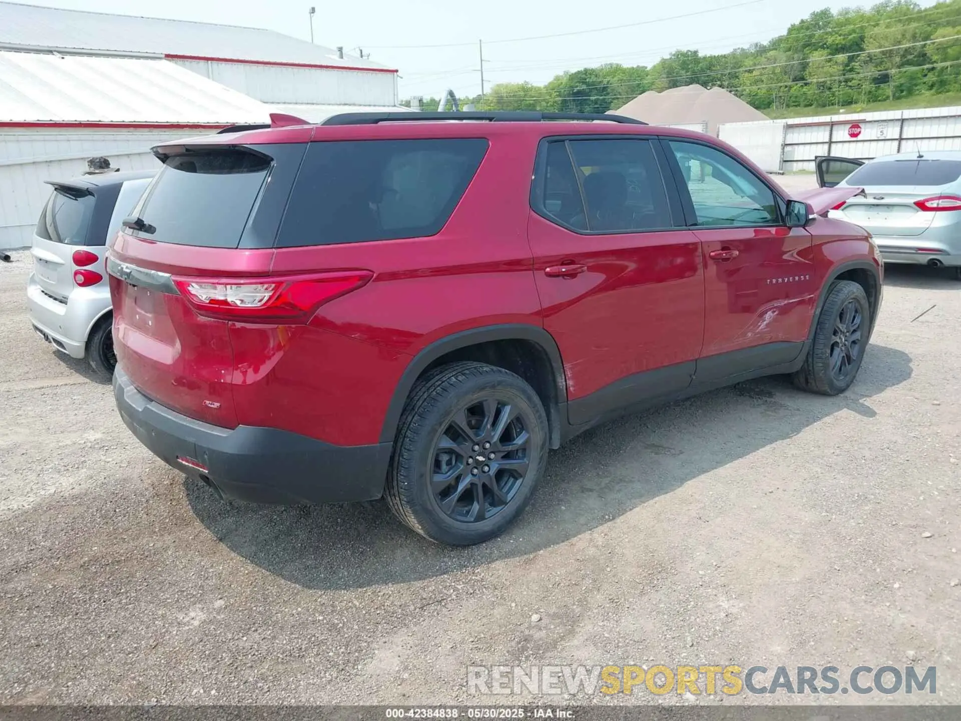 4 Photograph of a damaged car 1GNEVJKW5LJ149296 CHEVROLET TRAVERSE 2020