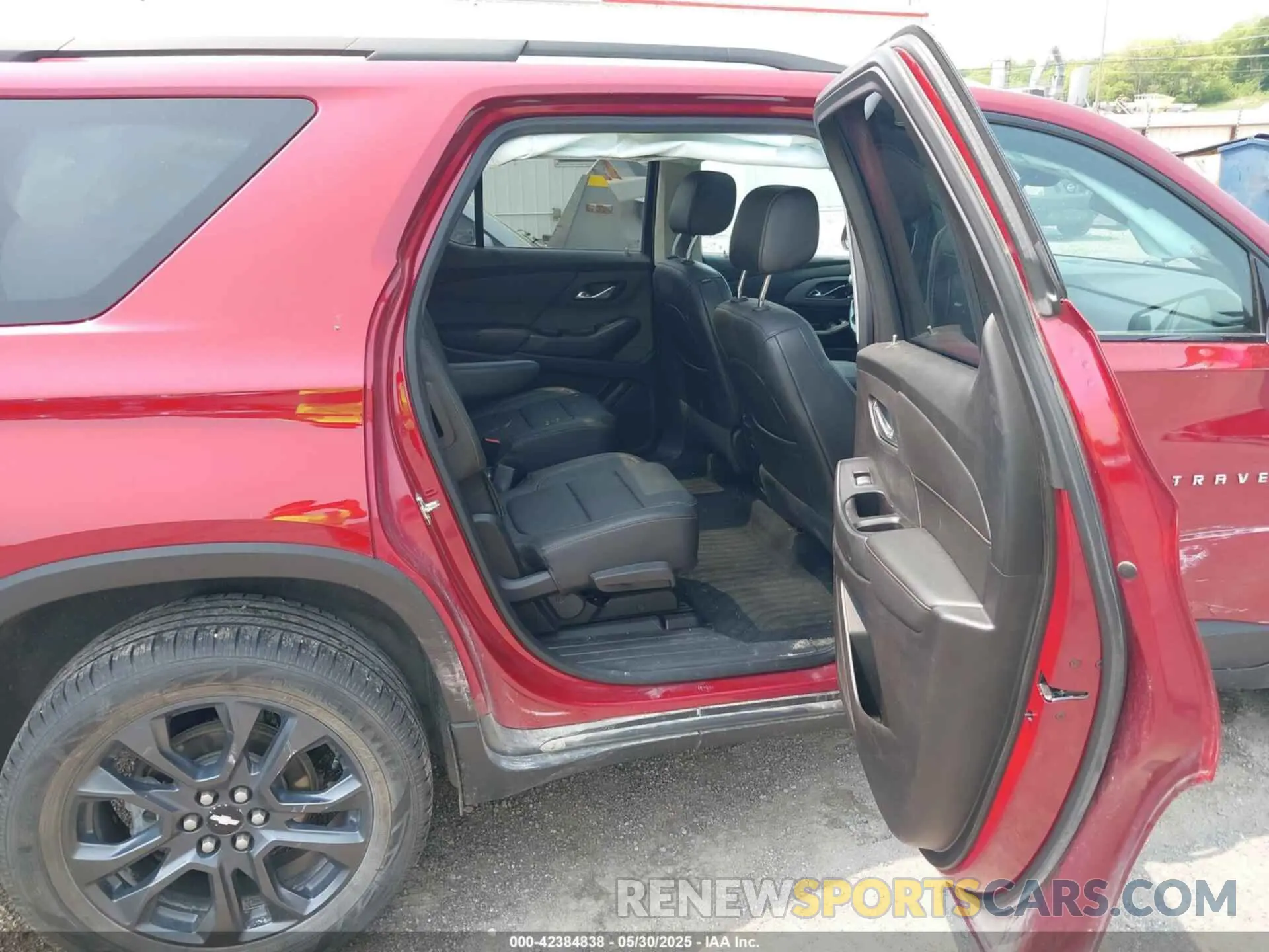 8 Photograph of a damaged car 1GNEVJKW5LJ149296 CHEVROLET TRAVERSE 2020