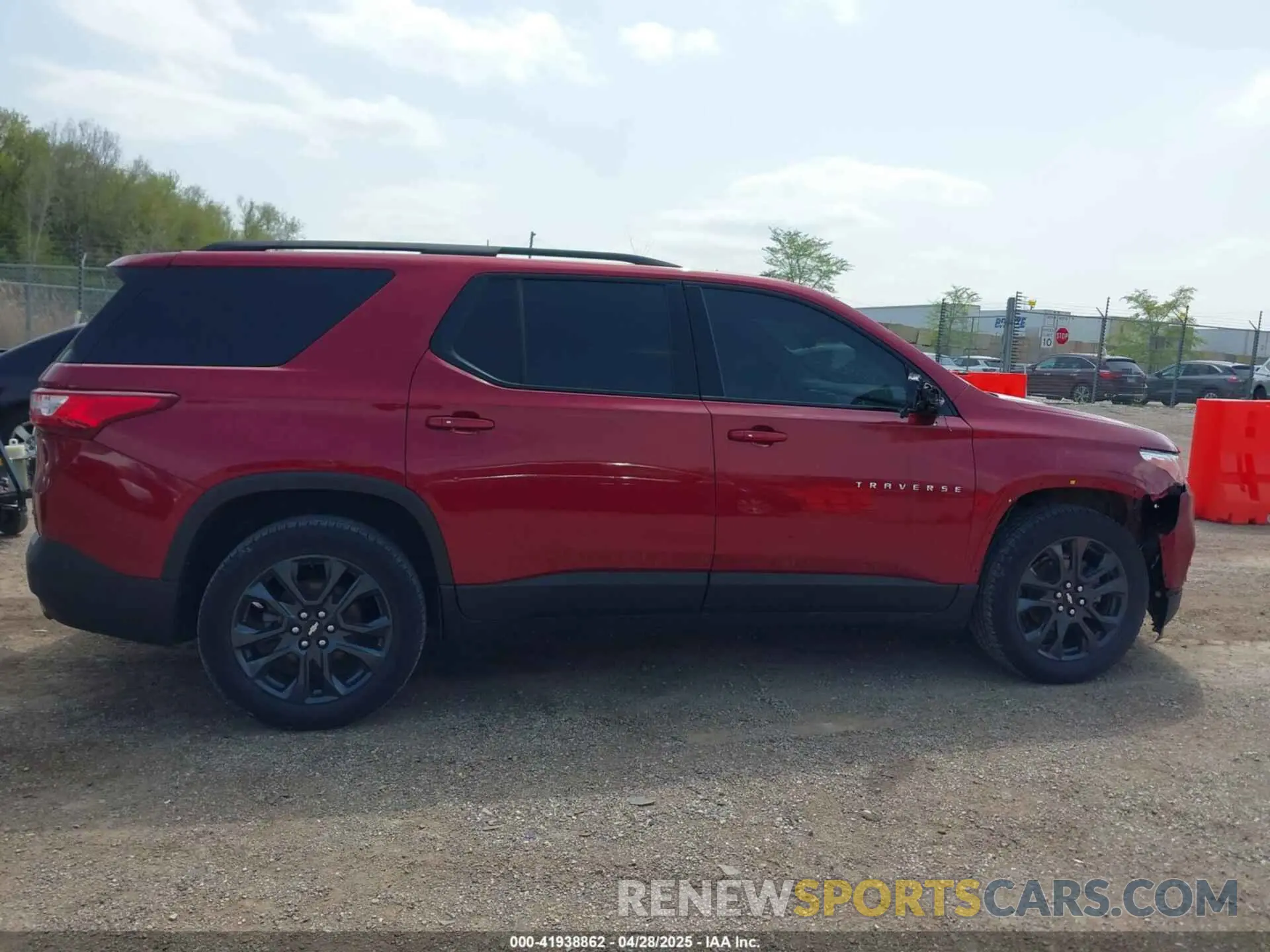 13 Photograph of a damaged car 1GNEVJKW5LJ268627 CHEVROLET TRAVERSE 2020