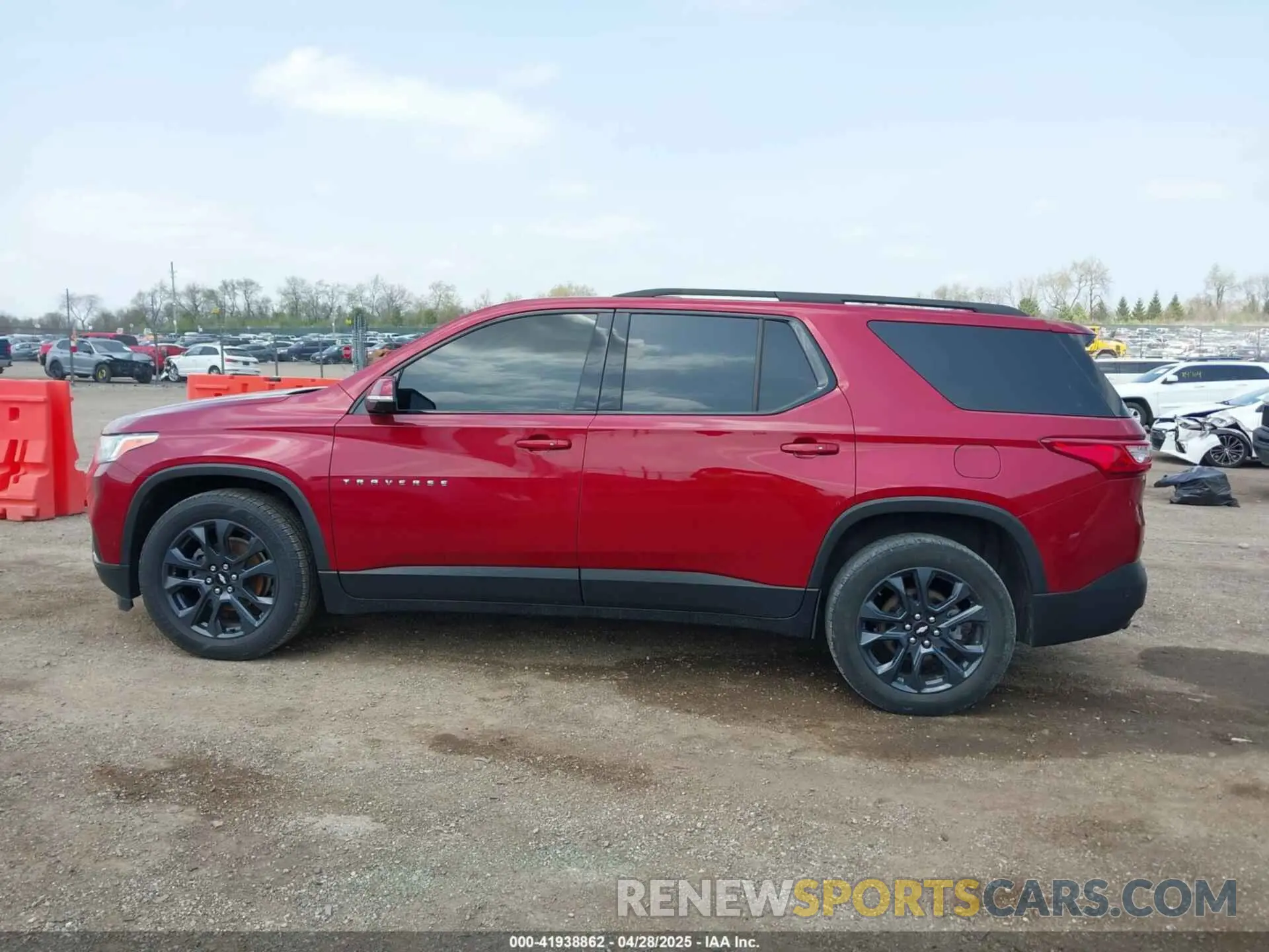 14 Photograph of a damaged car 1GNEVJKW5LJ268627 CHEVROLET TRAVERSE 2020