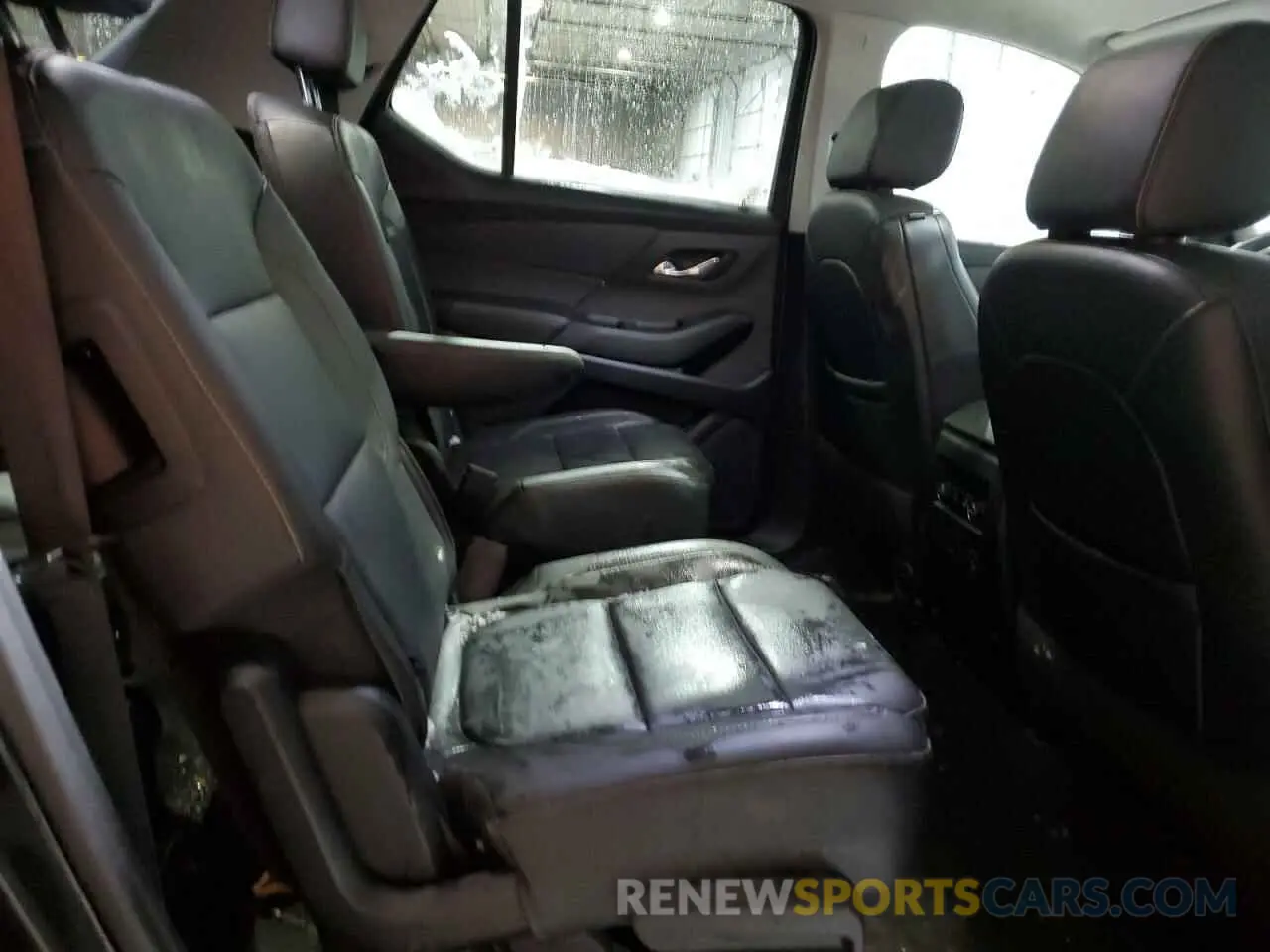 11 Photograph of a damaged car 1GNEVJKW6LJ282987 CHEVROLET TRAVERSE 2020