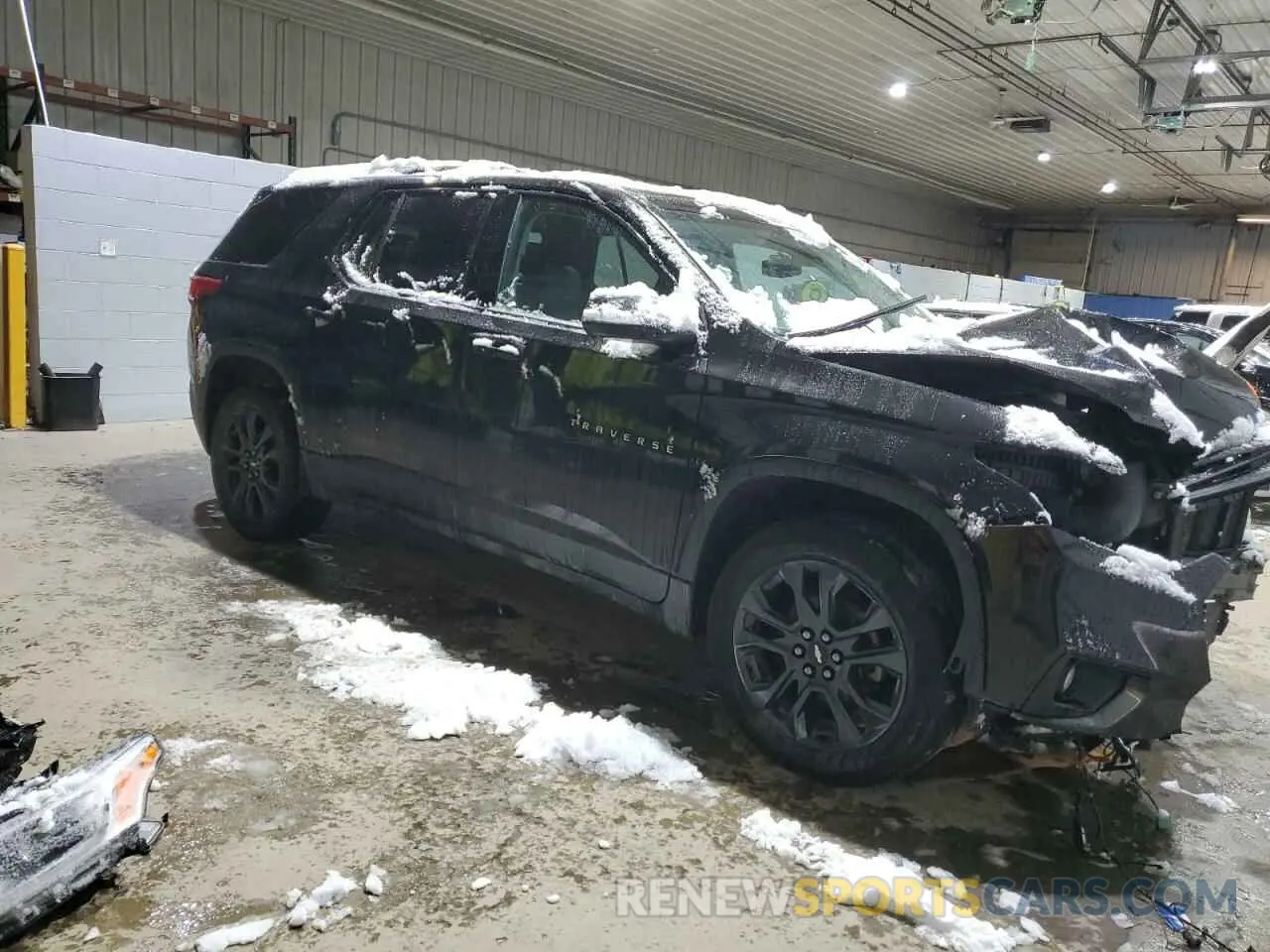 4 Photograph of a damaged car 1GNEVJKW6LJ282987 CHEVROLET TRAVERSE 2020