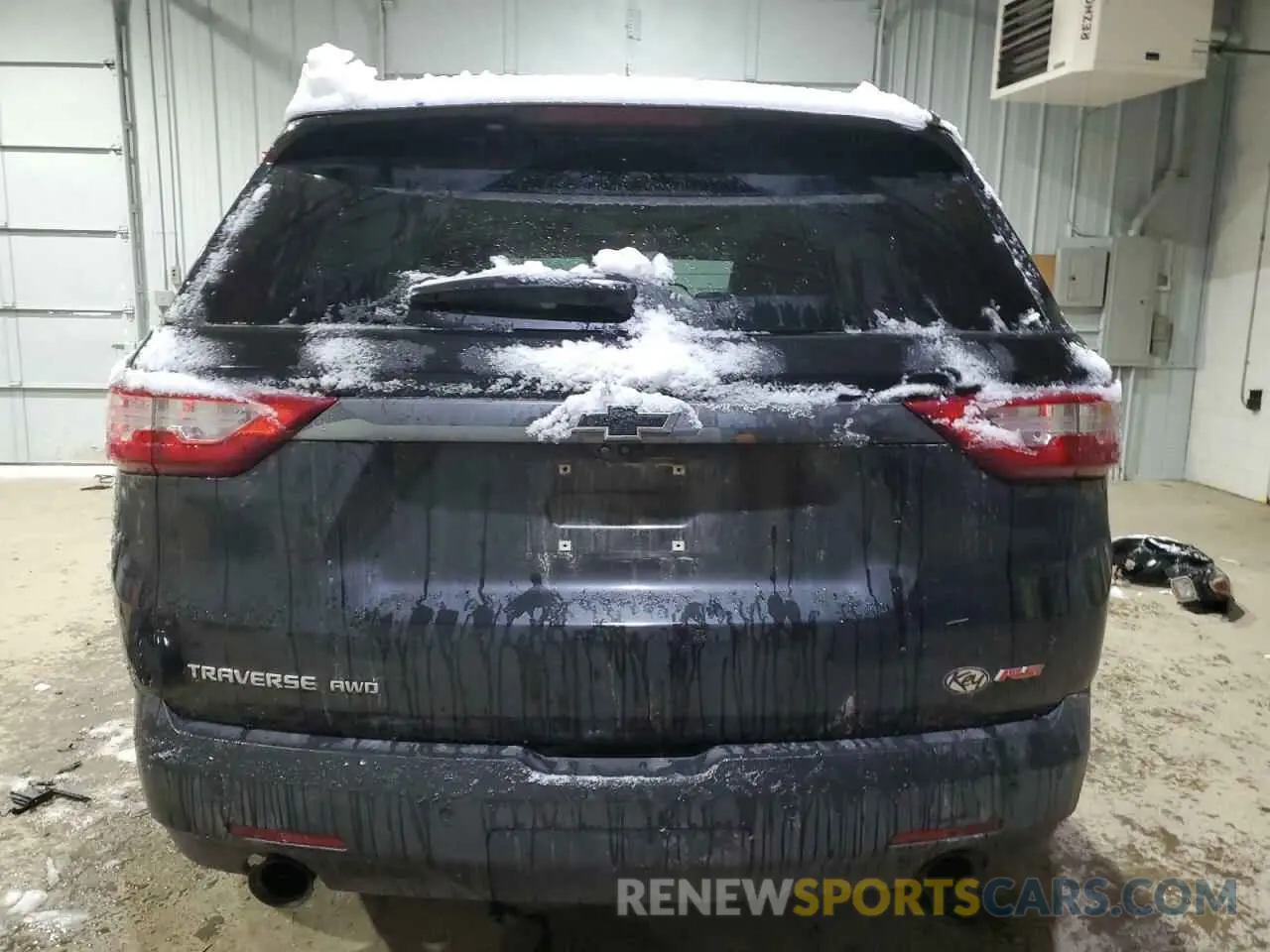 6 Photograph of a damaged car 1GNEVJKW6LJ282987 CHEVROLET TRAVERSE 2020