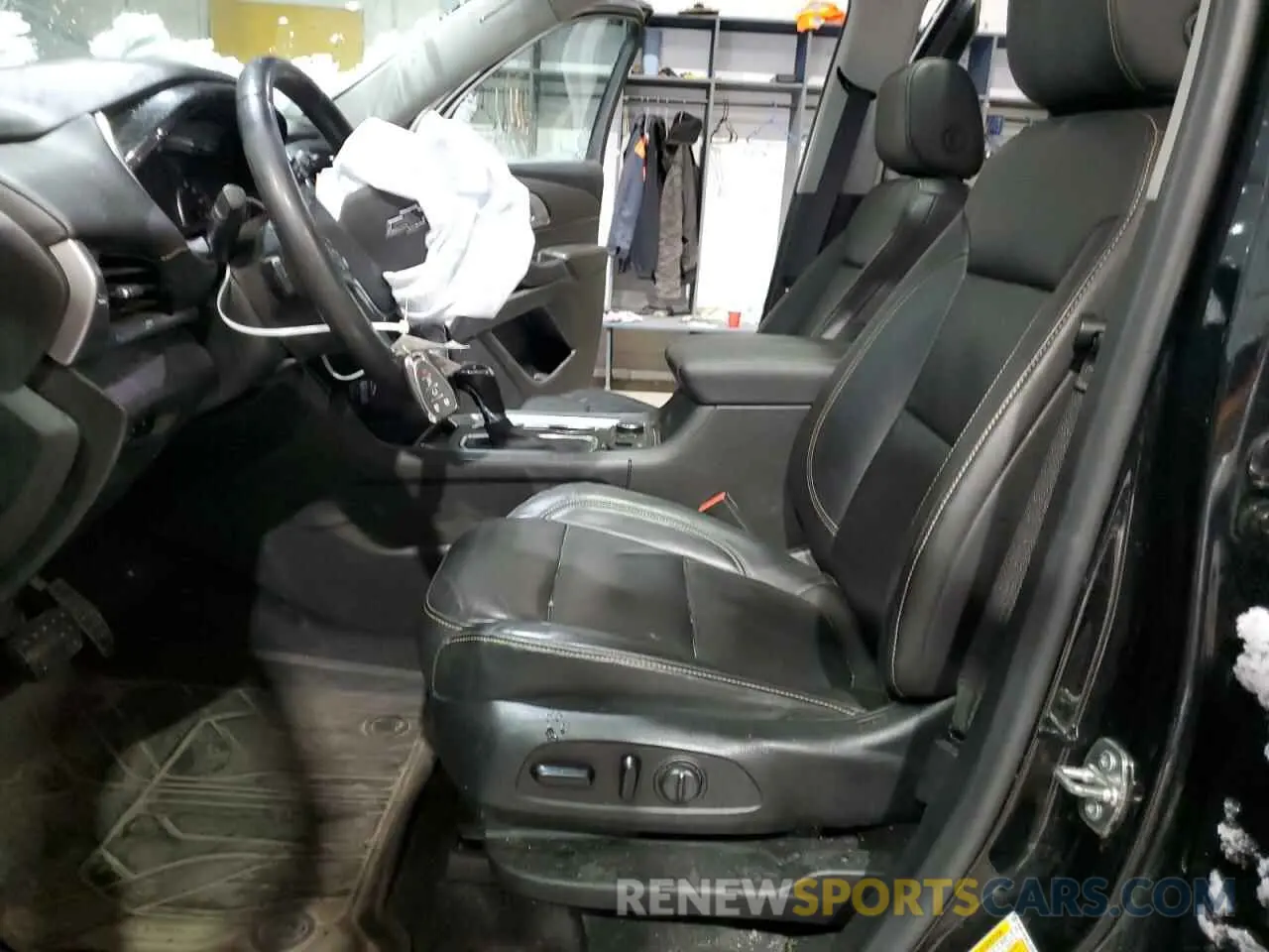 7 Photograph of a damaged car 1GNEVJKW6LJ282987 CHEVROLET TRAVERSE 2020