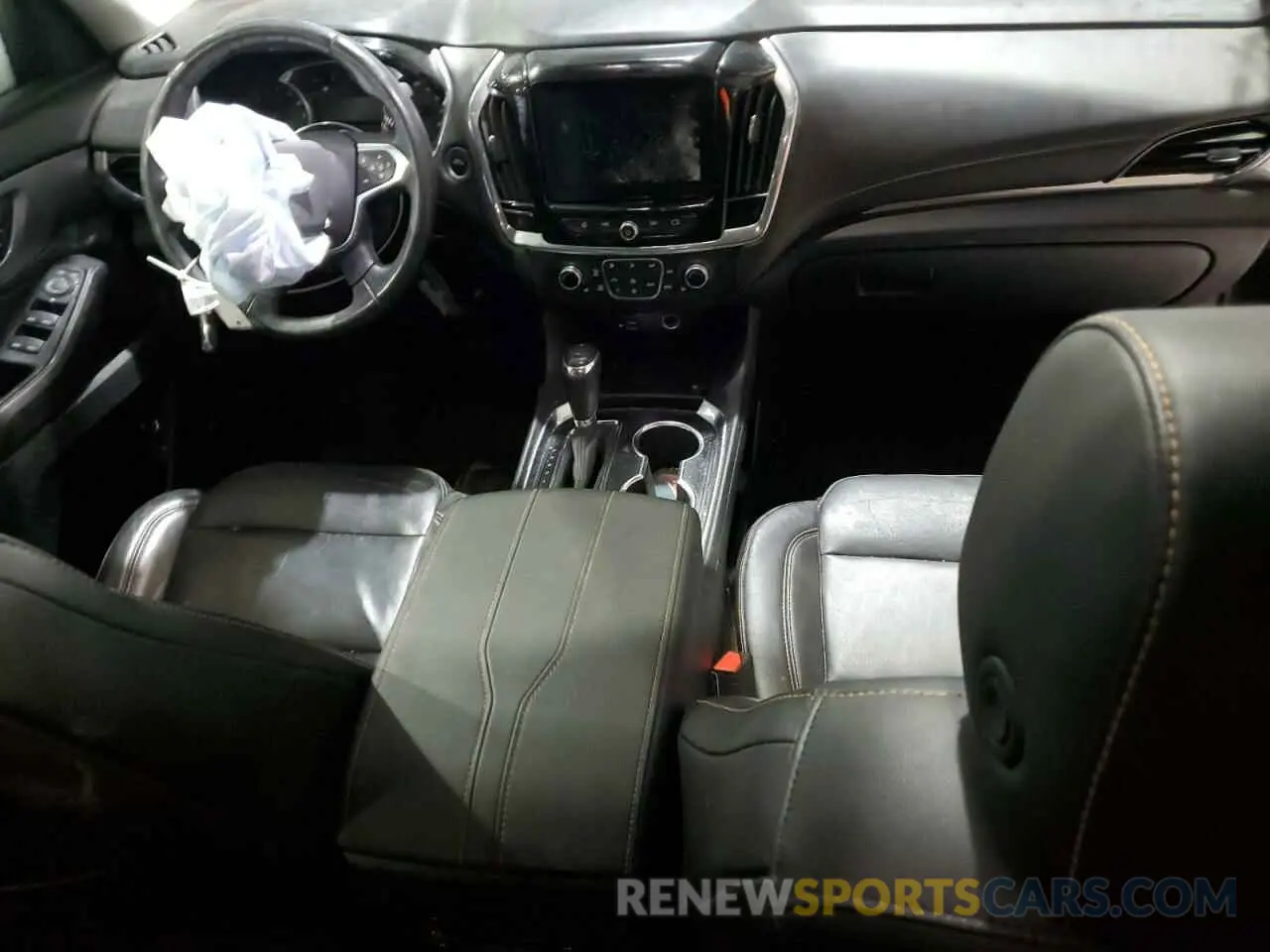 8 Photograph of a damaged car 1GNEVJKW6LJ282987 CHEVROLET TRAVERSE 2020