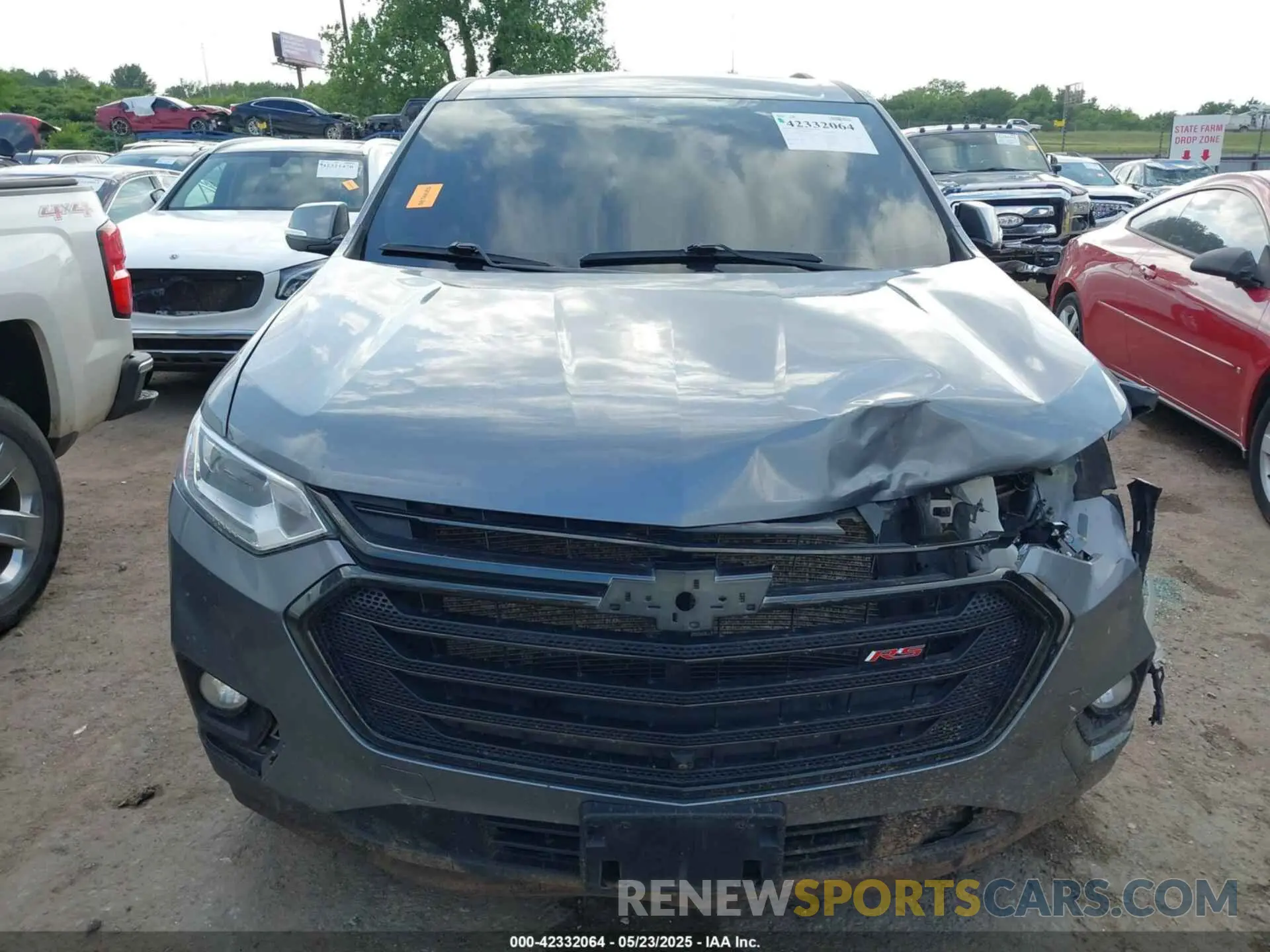 12 Photograph of a damaged car 1GNEVJKW6LJ287073 CHEVROLET TRAVERSE 2020