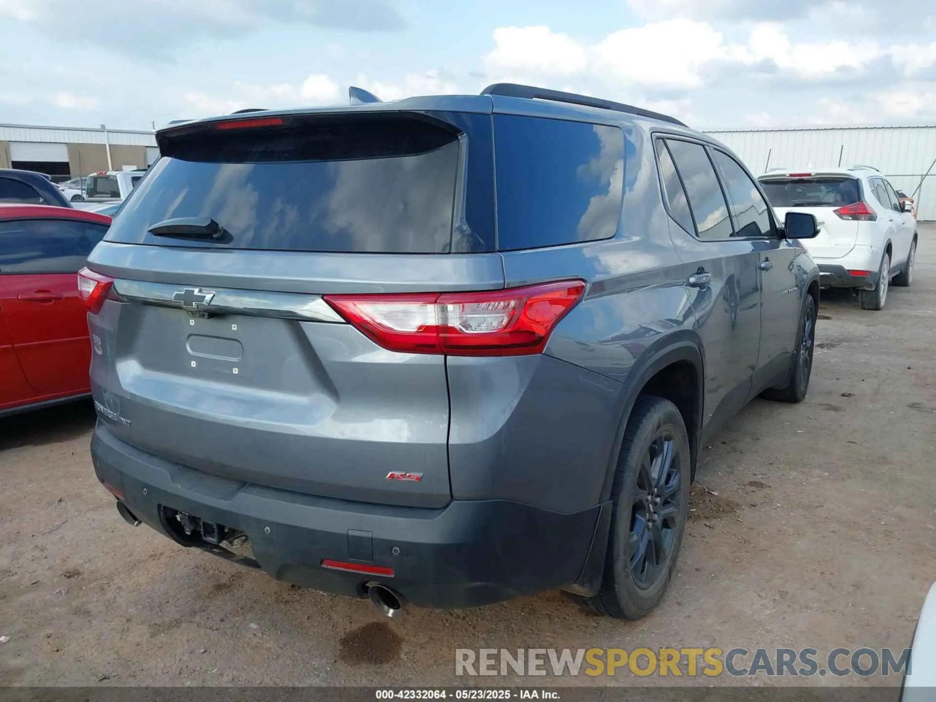 4 Photograph of a damaged car 1GNEVJKW6LJ287073 CHEVROLET TRAVERSE 2020