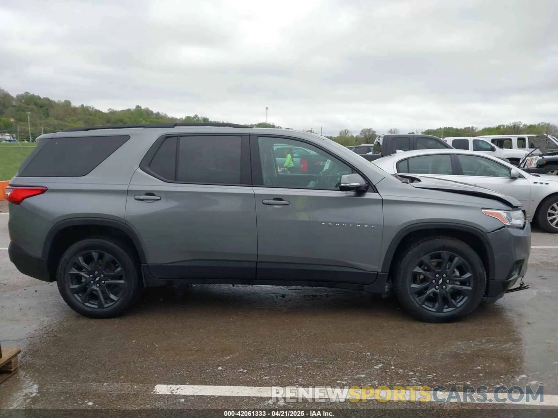 13 Photograph of a damaged car 1GNEVJKW7LJ308092 CHEVROLET TRAVERSE 2020